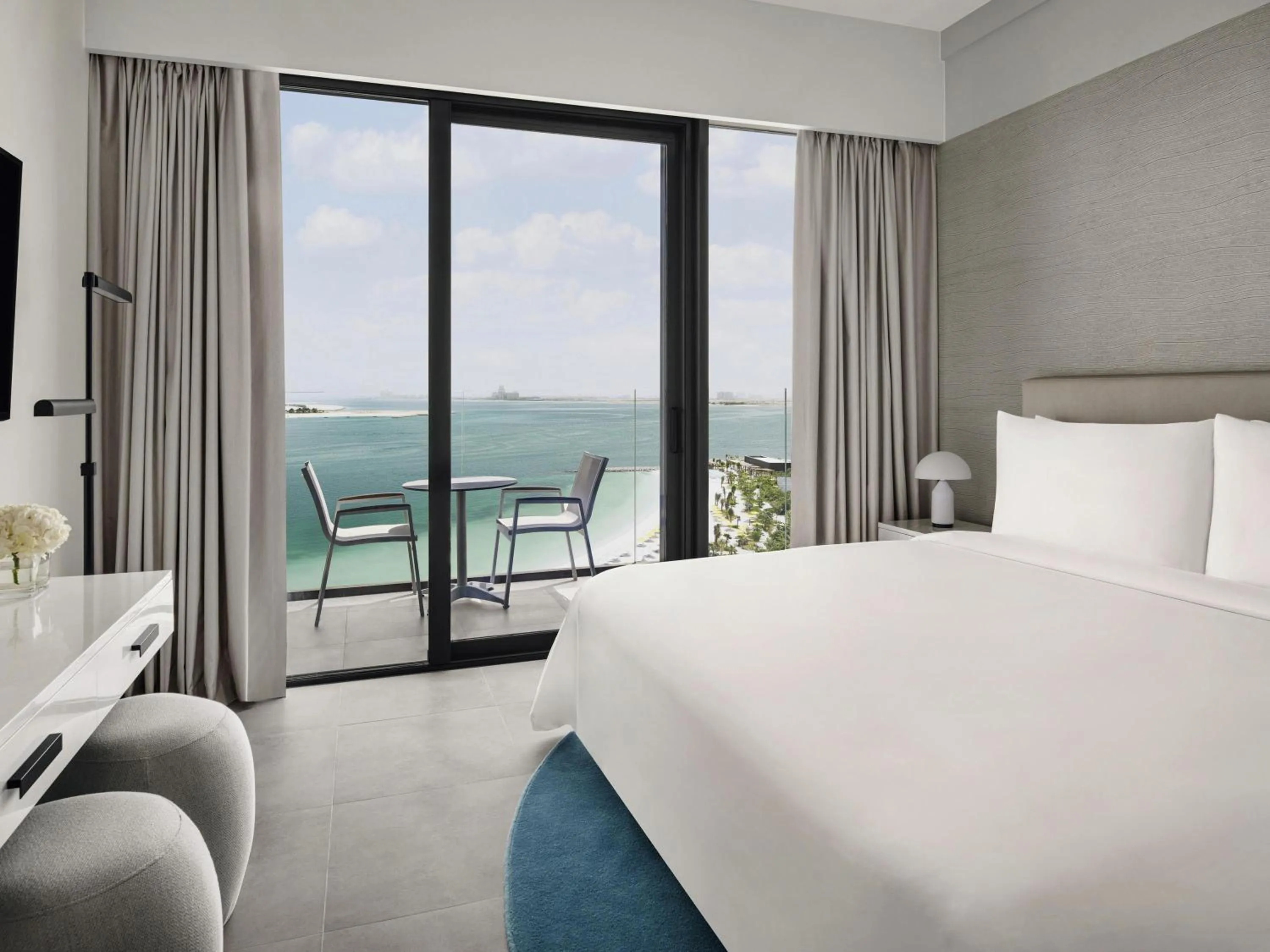 Bedroom, Bed in Mövenpick Resort Al Marjan Island