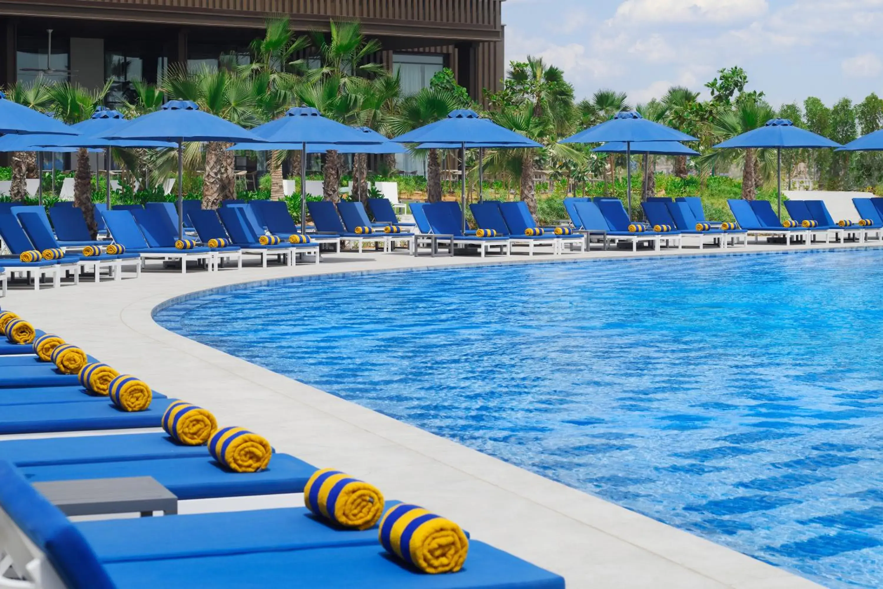 Swimming pool in Mövenpick Resort Al Marjan Island Swimming pool in Mövenpick Resort Al Marjan Island