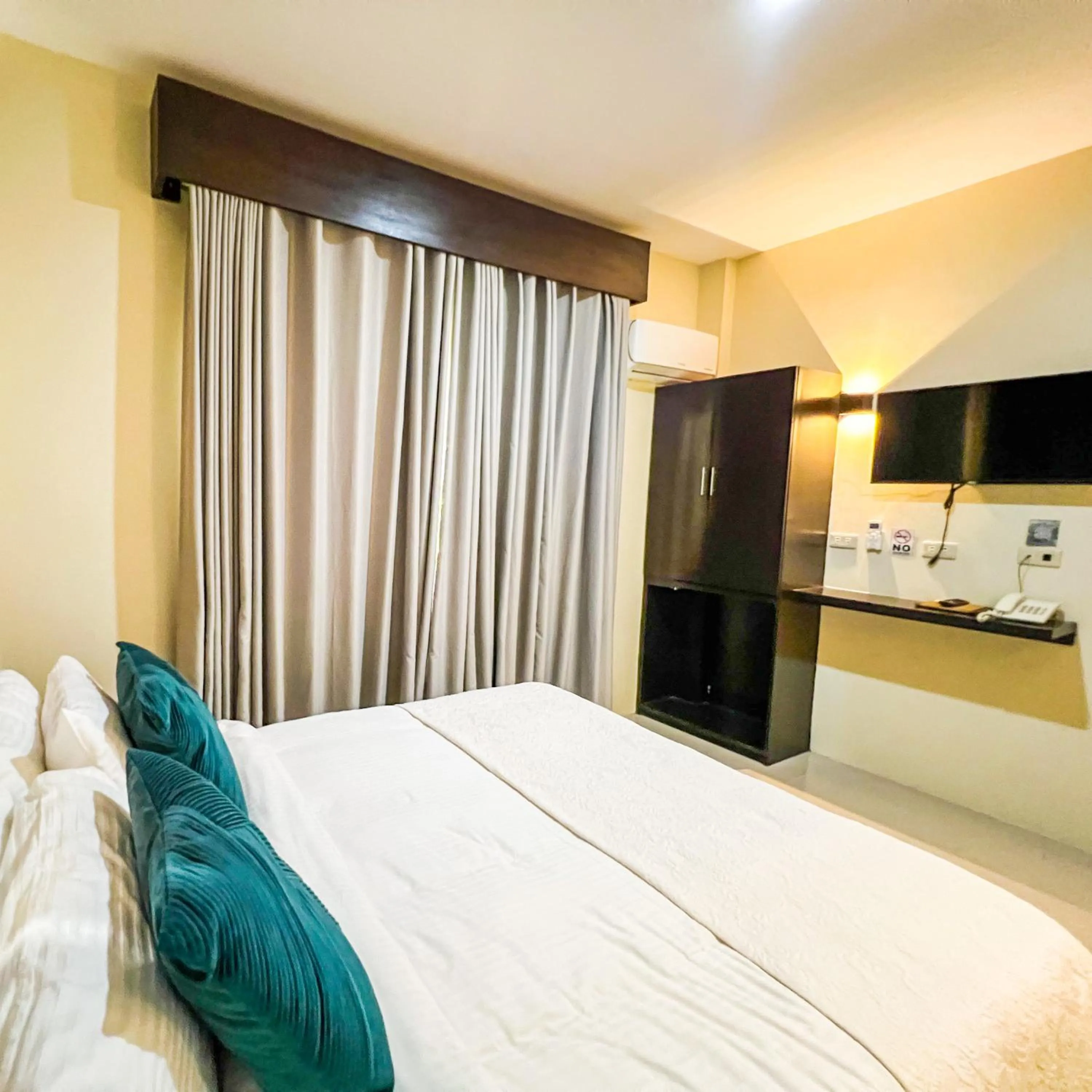 Bedroom, Bed in Casa Cecilia Hotel