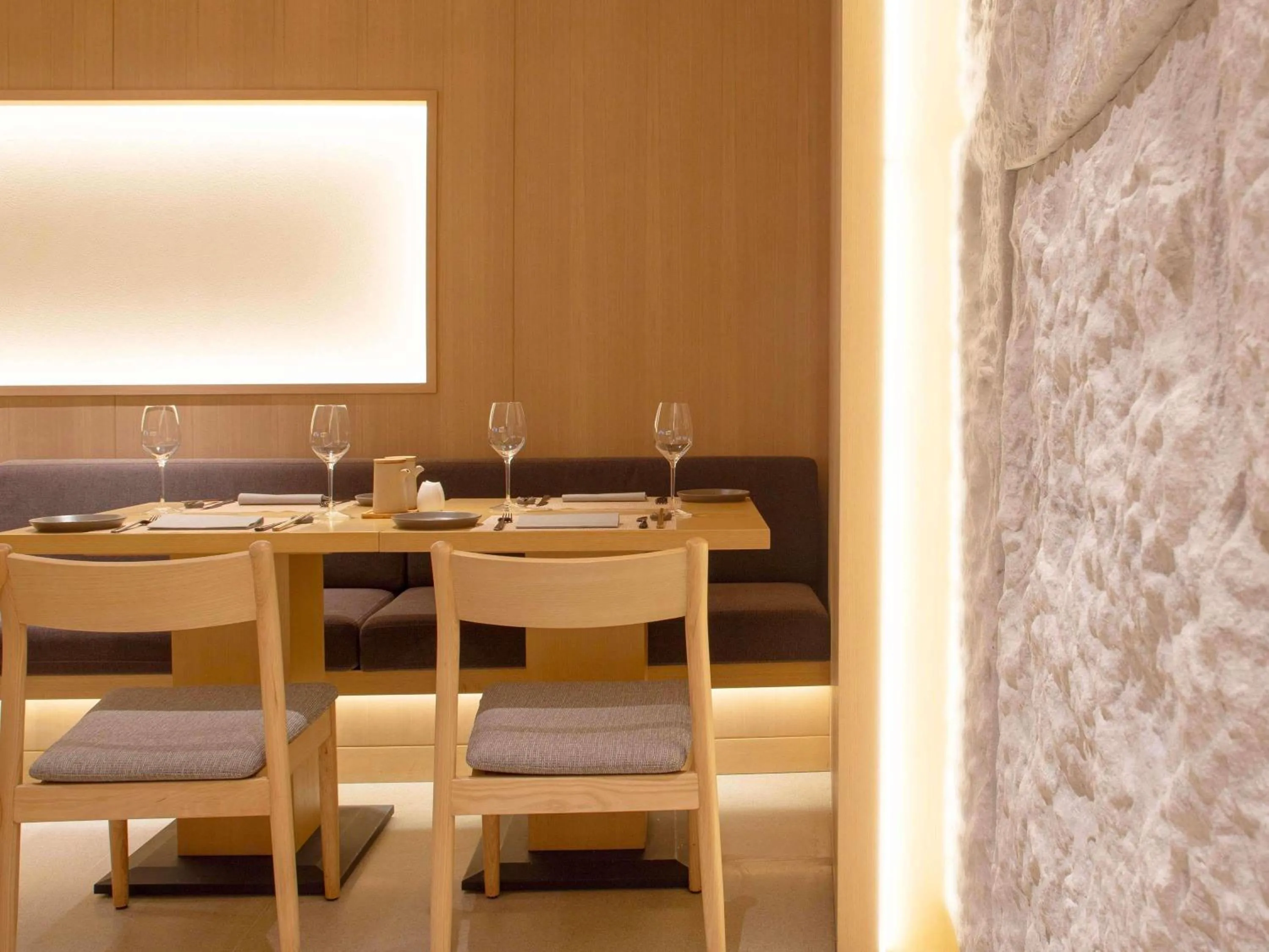 Restaurant/places to eat in AKI Hotel Hong Kong - MGallery Collection