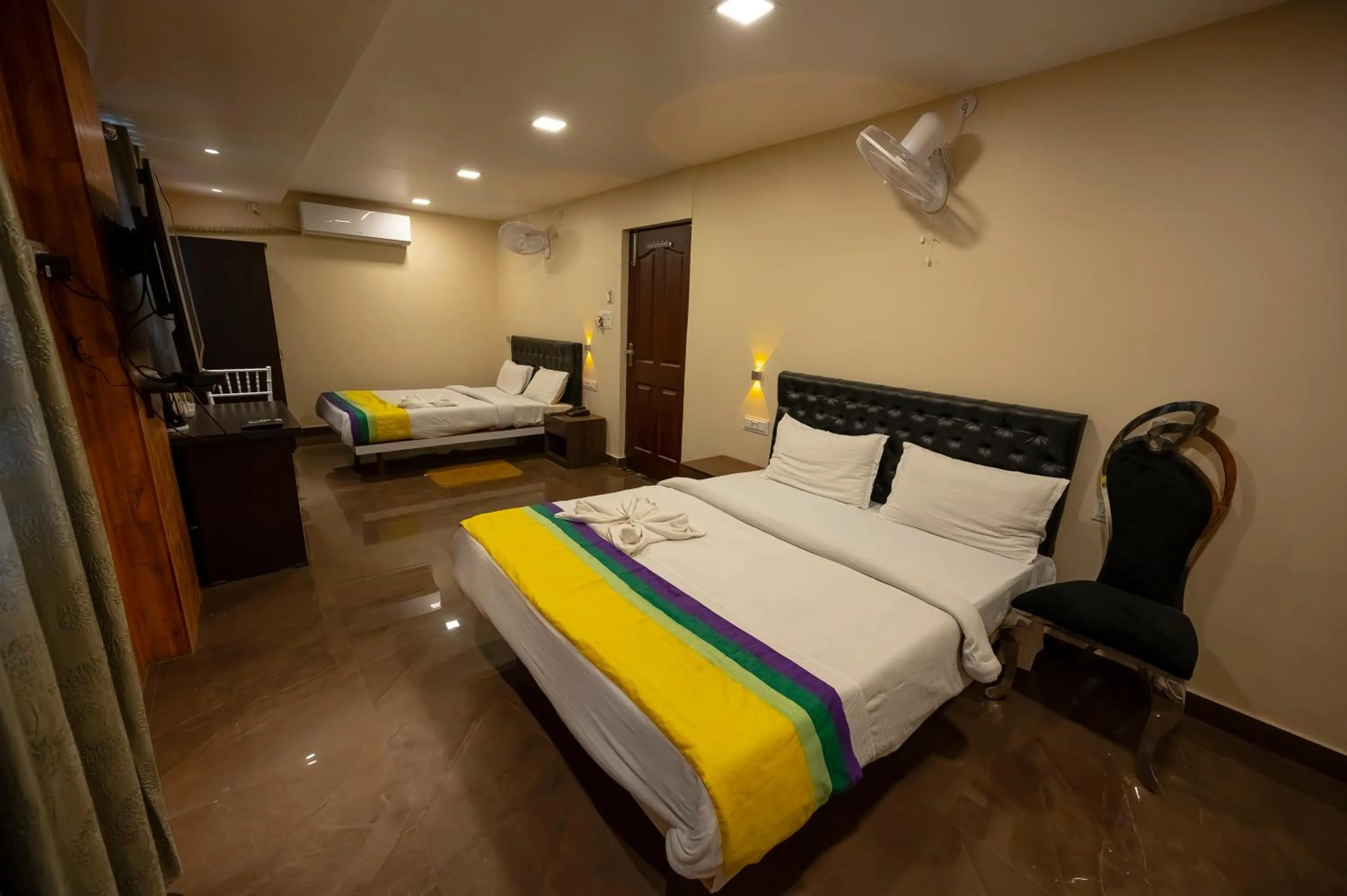 Bed in HOTEL MITTAL GARDEN