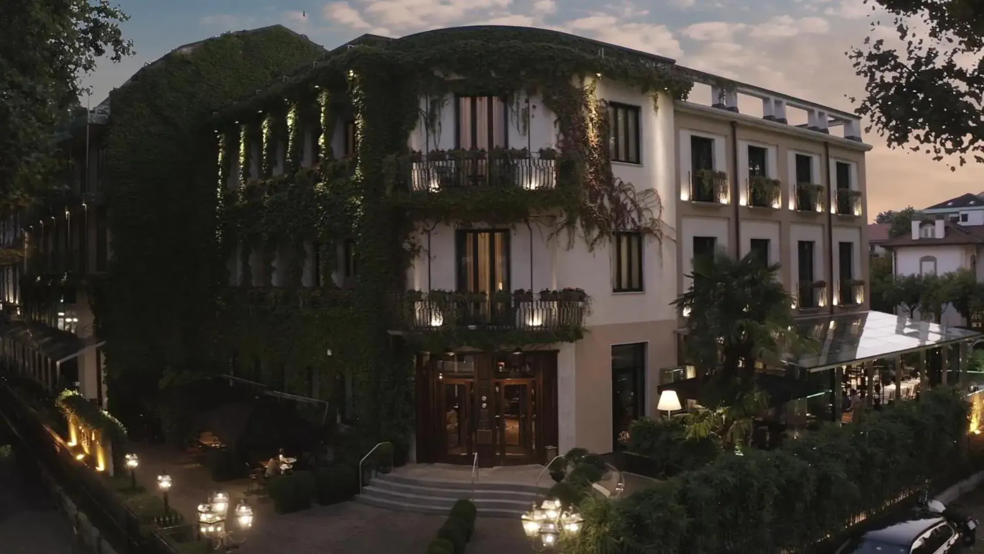 Property building in Hotel de la Ville Monza - Small Luxury Hotels of the World Property building in Hotel de la Ville Monza - Small Luxury Hotels of the World