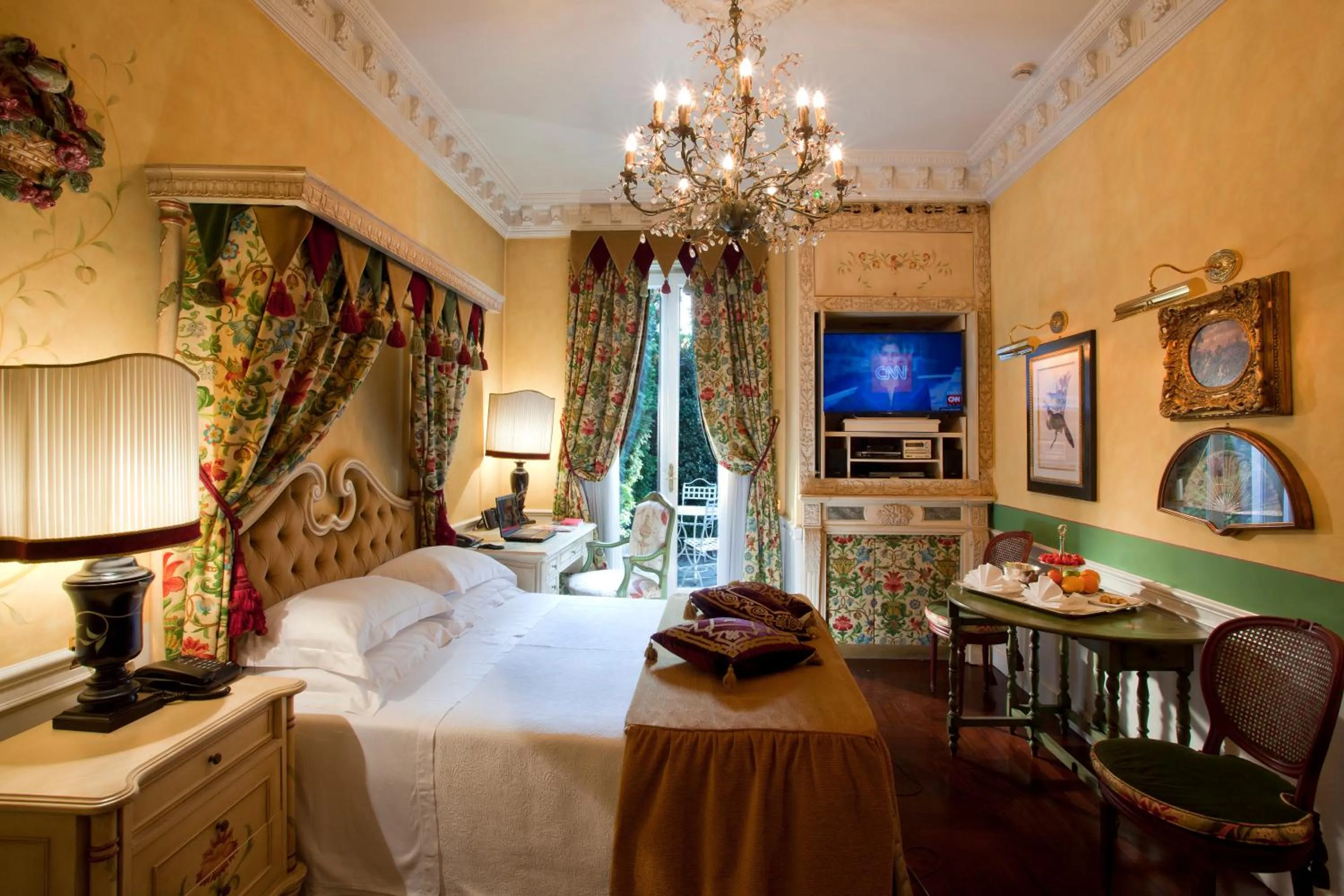 Photo of the whole room, Bed in Hotel de la Ville Monza - Small Luxury Hotels of the World