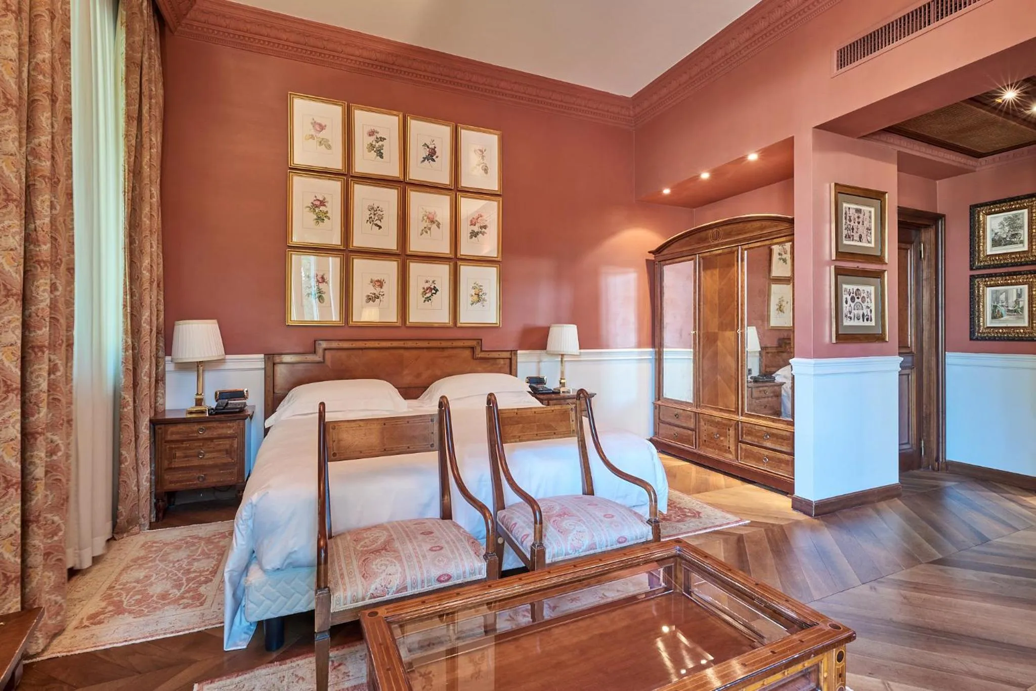 Bed in Hotel de la Ville Monza - Small Luxury Hotels of the World