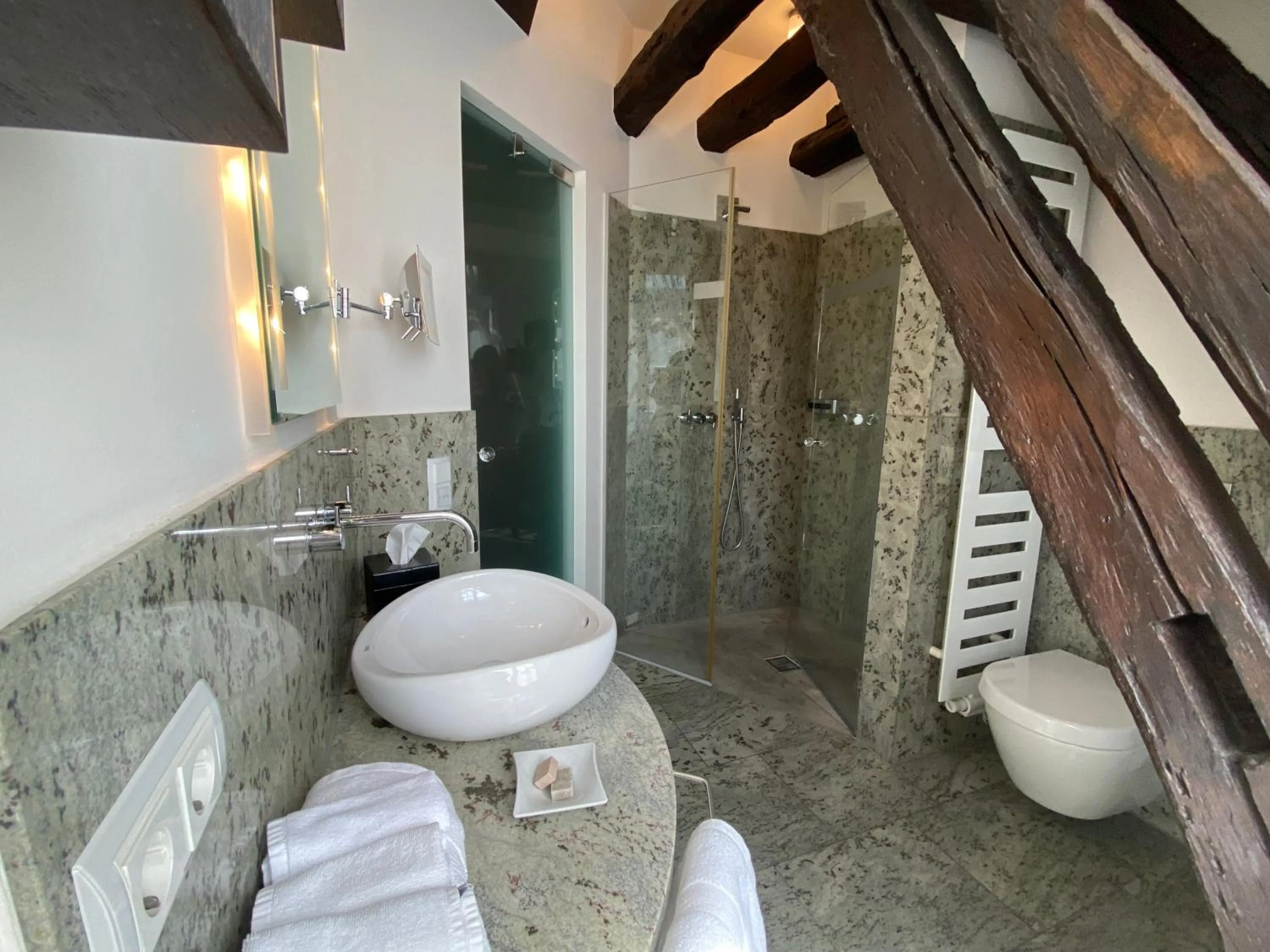 Bathroom in Kaiser Kulturhotel