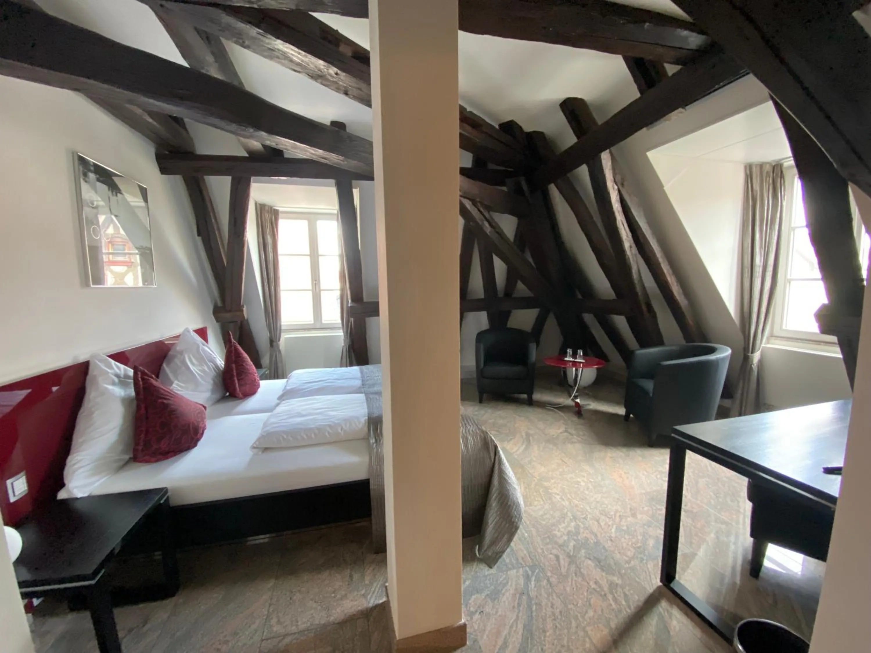 Photo of the whole room, Bed in Kaiser Kulturhotel