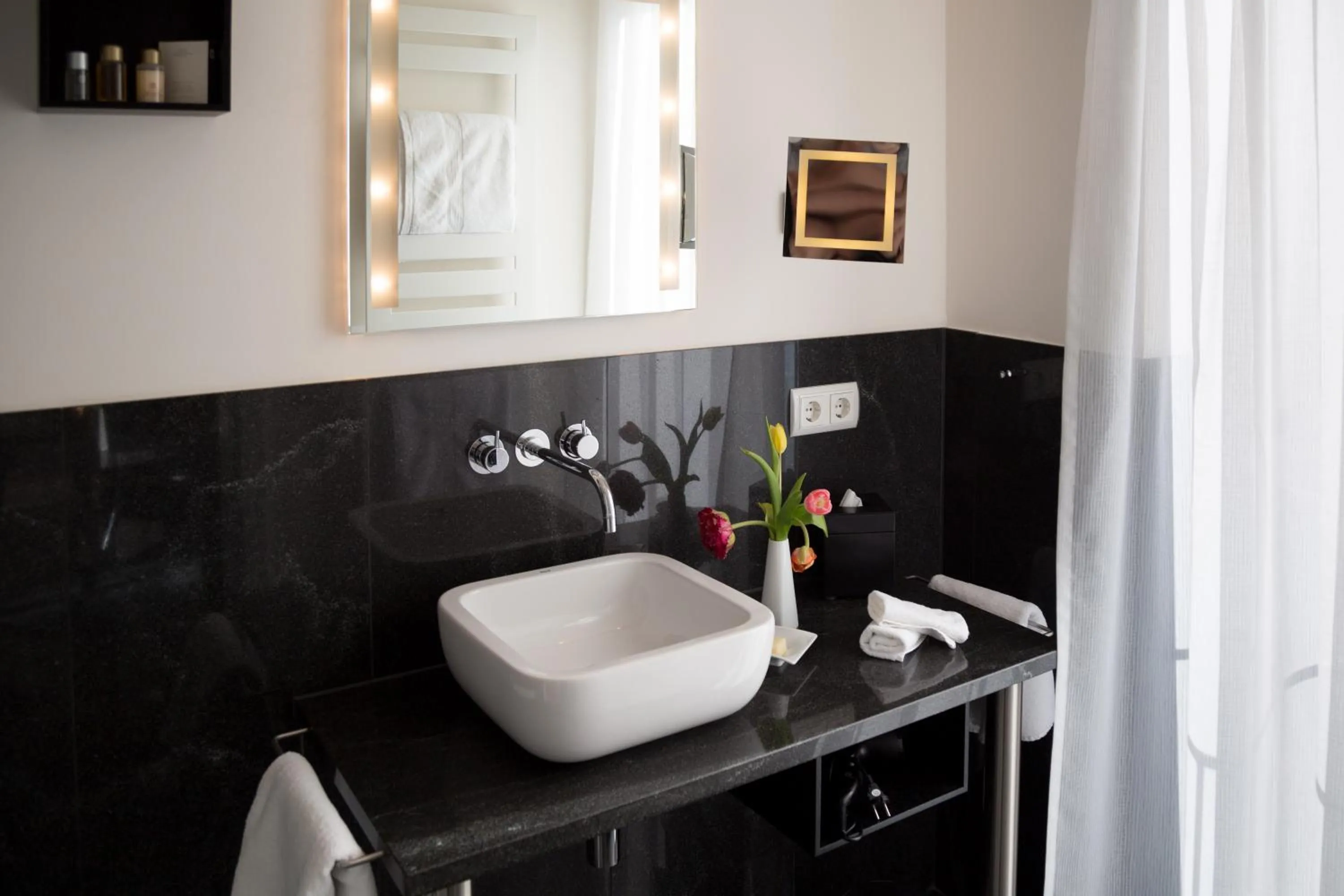 Bathroom in Kaiser Kulturhotel