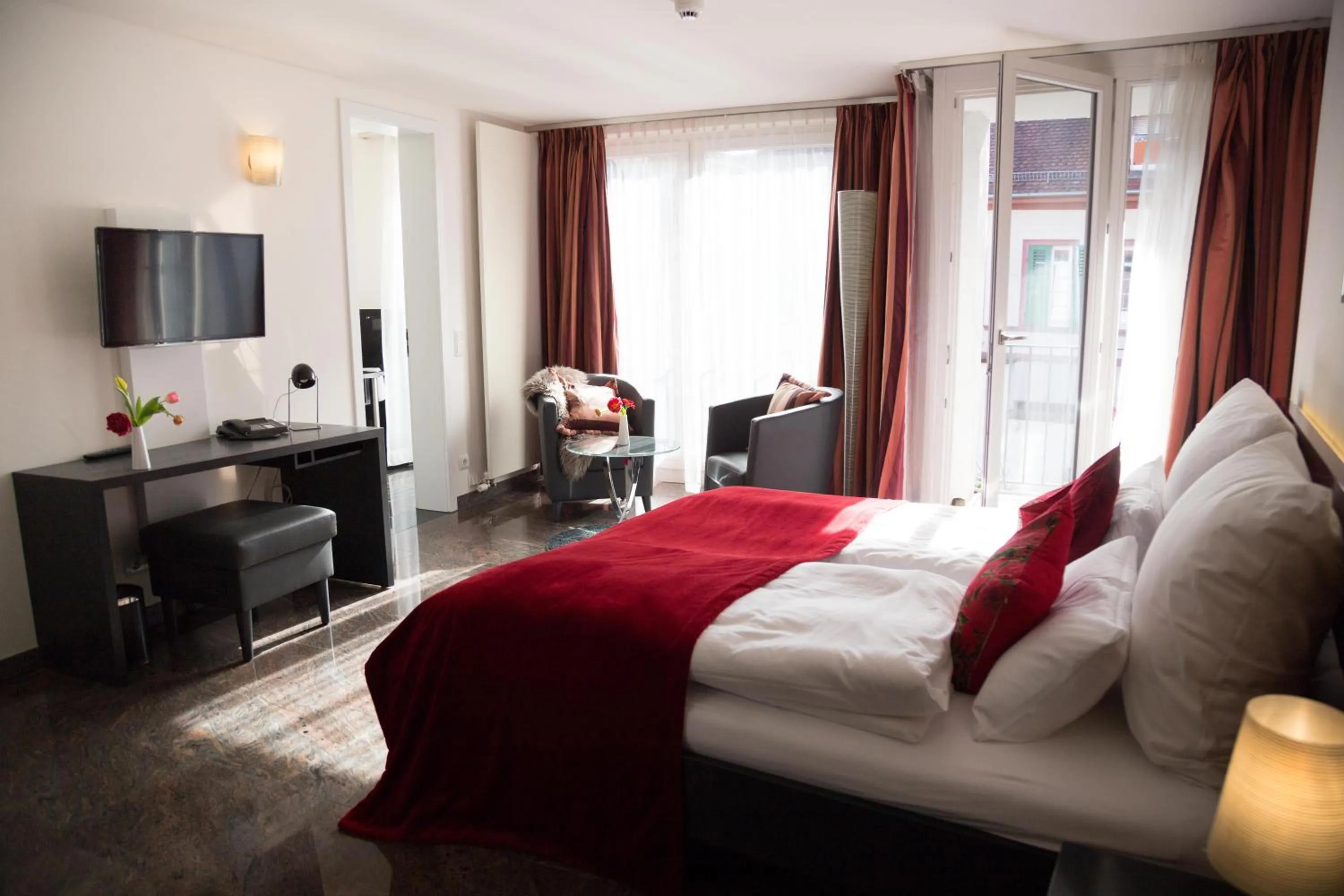 Photo of the whole room, Bed in Kaiser Kulturhotel