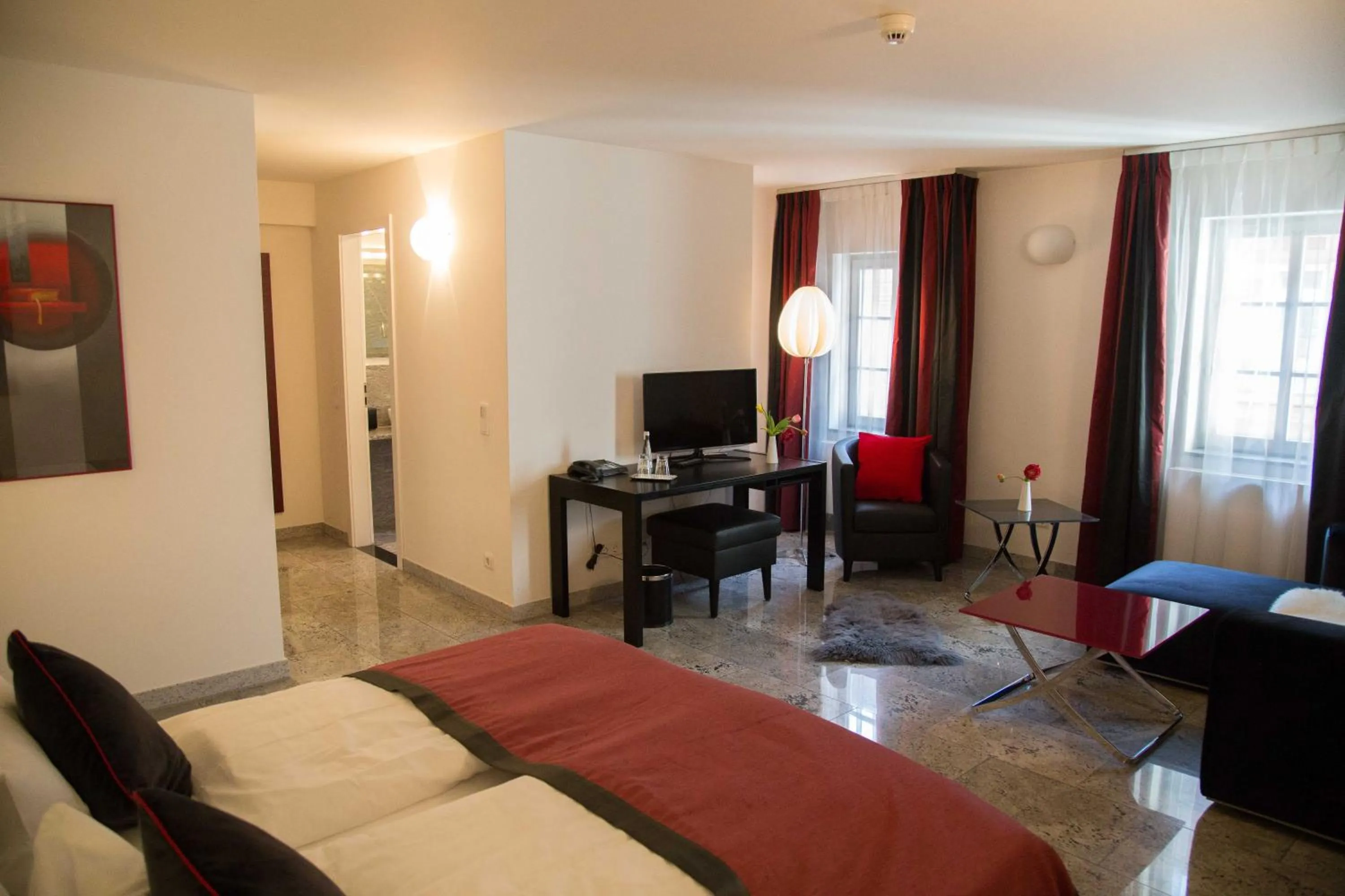 Photo of the whole room, Bed in Kaiser Kulturhotel