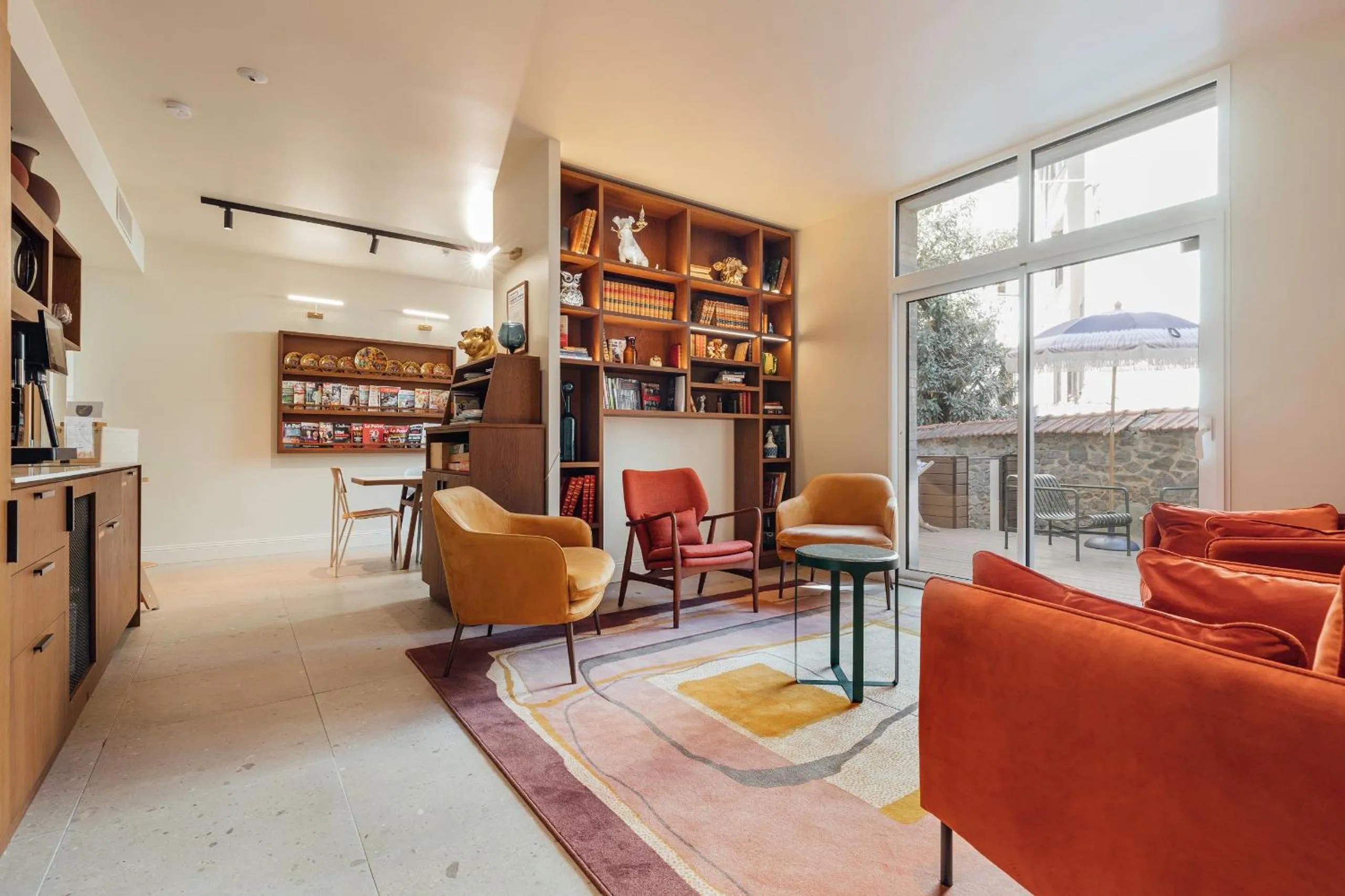 Seating area in Hôtel Préfecture - Entrée autonome, réception en ligne - Encore Mieux