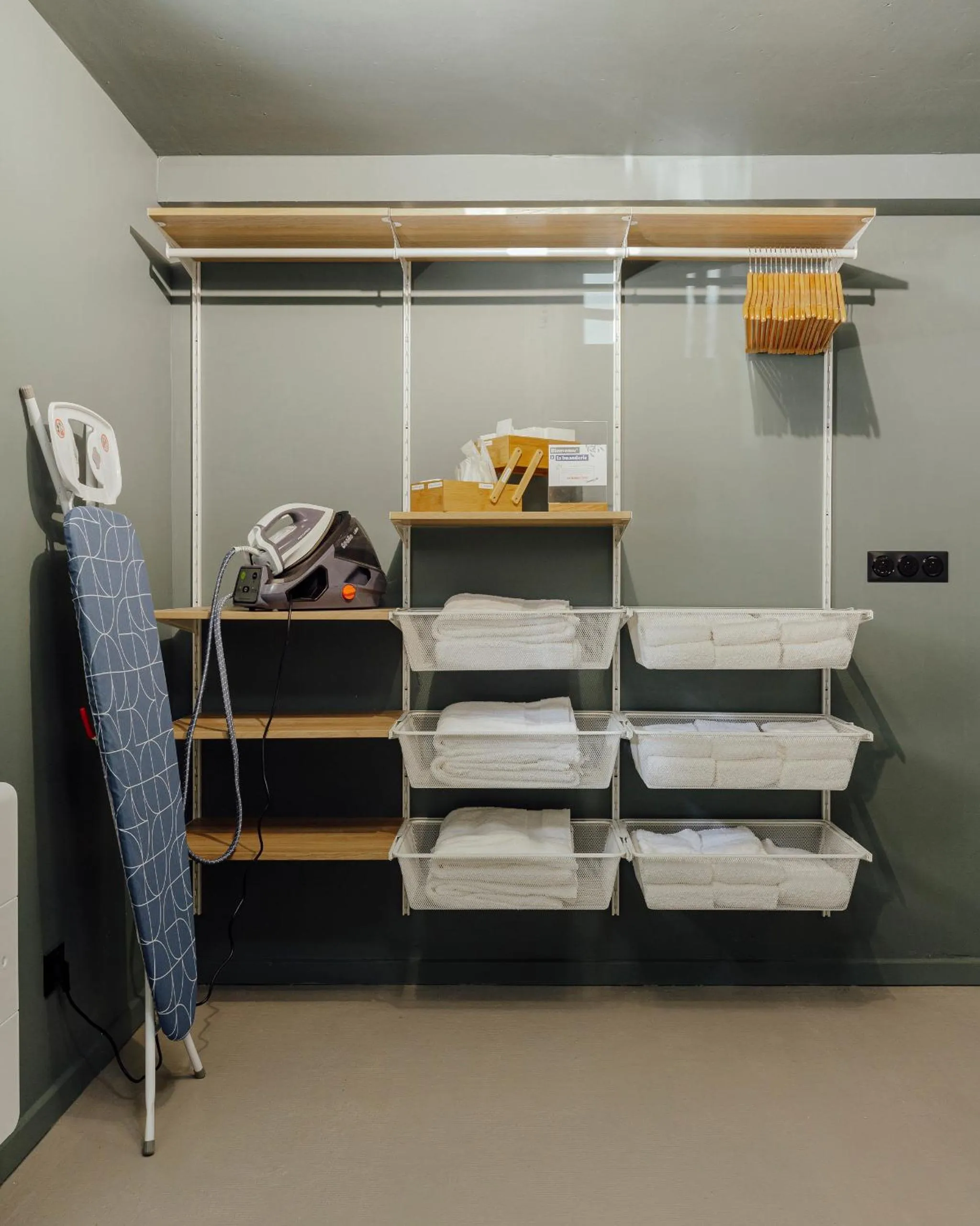 furniture, Bed in Hôtel Préfecture - Entrée autonome, réception en ligne - Encore Mieux