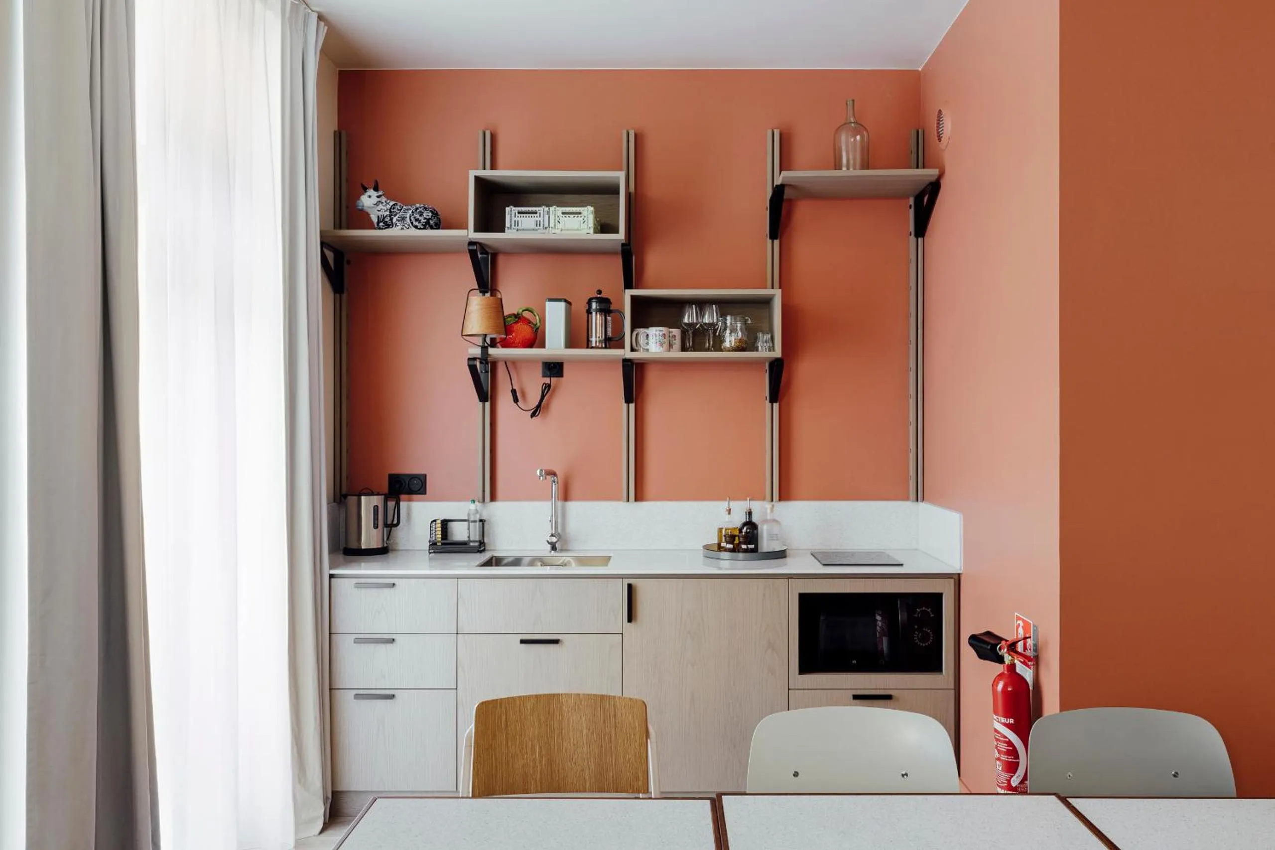 Kitchen or kitchenette in Hôtel Préfecture - Entrée autonome, réception en ligne - Encore Mieux