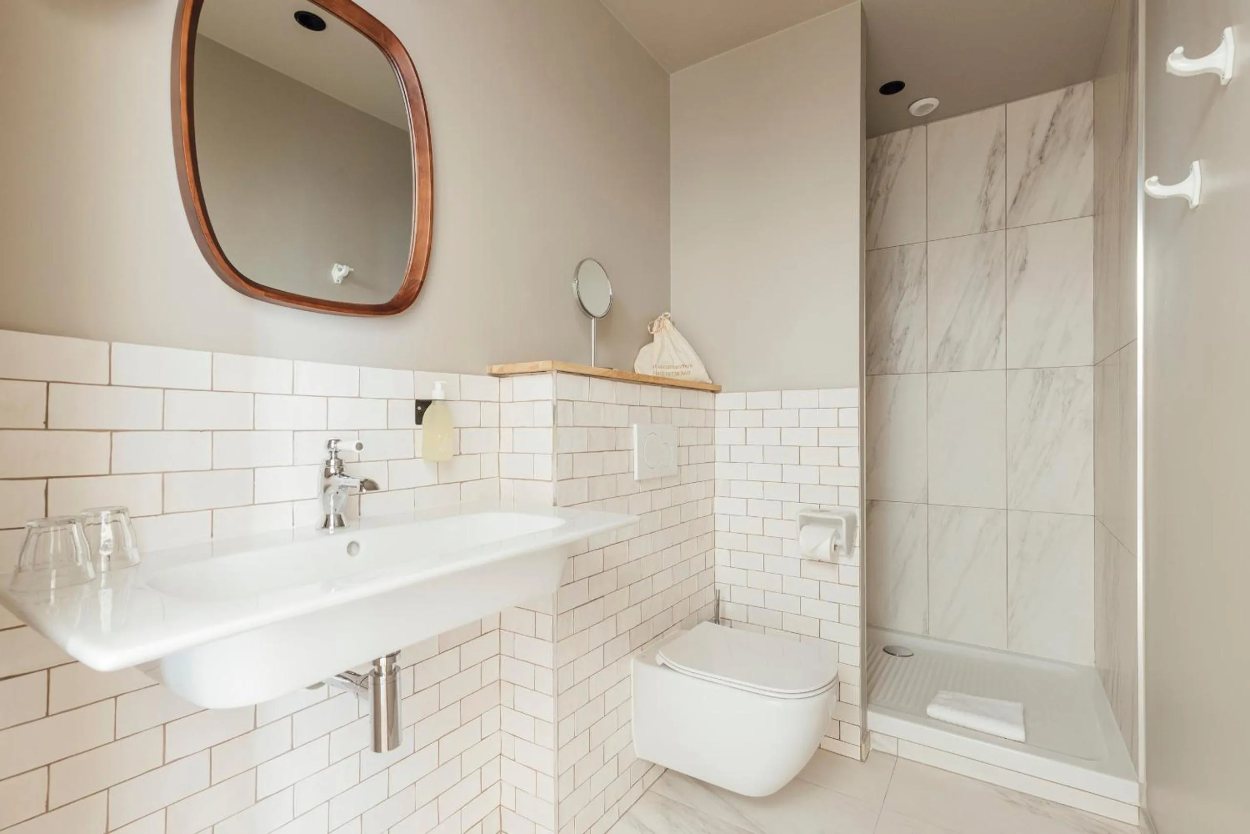 Shower in Hôtel Préfecture - Entrée autonome, réception en ligne - Encore Mieux