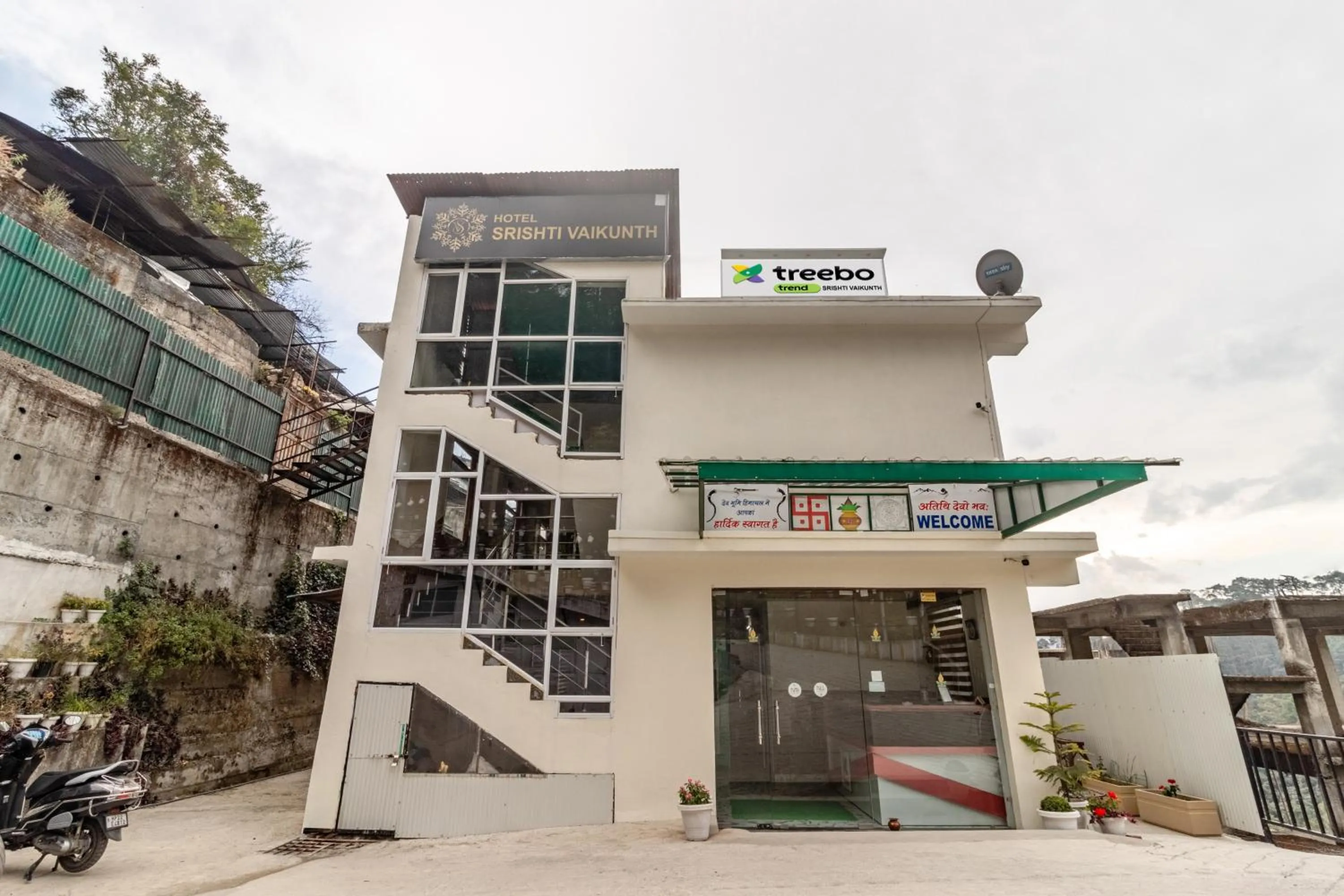 Facade/entrance in Treebo Srishti Vaikunth With Mountain View