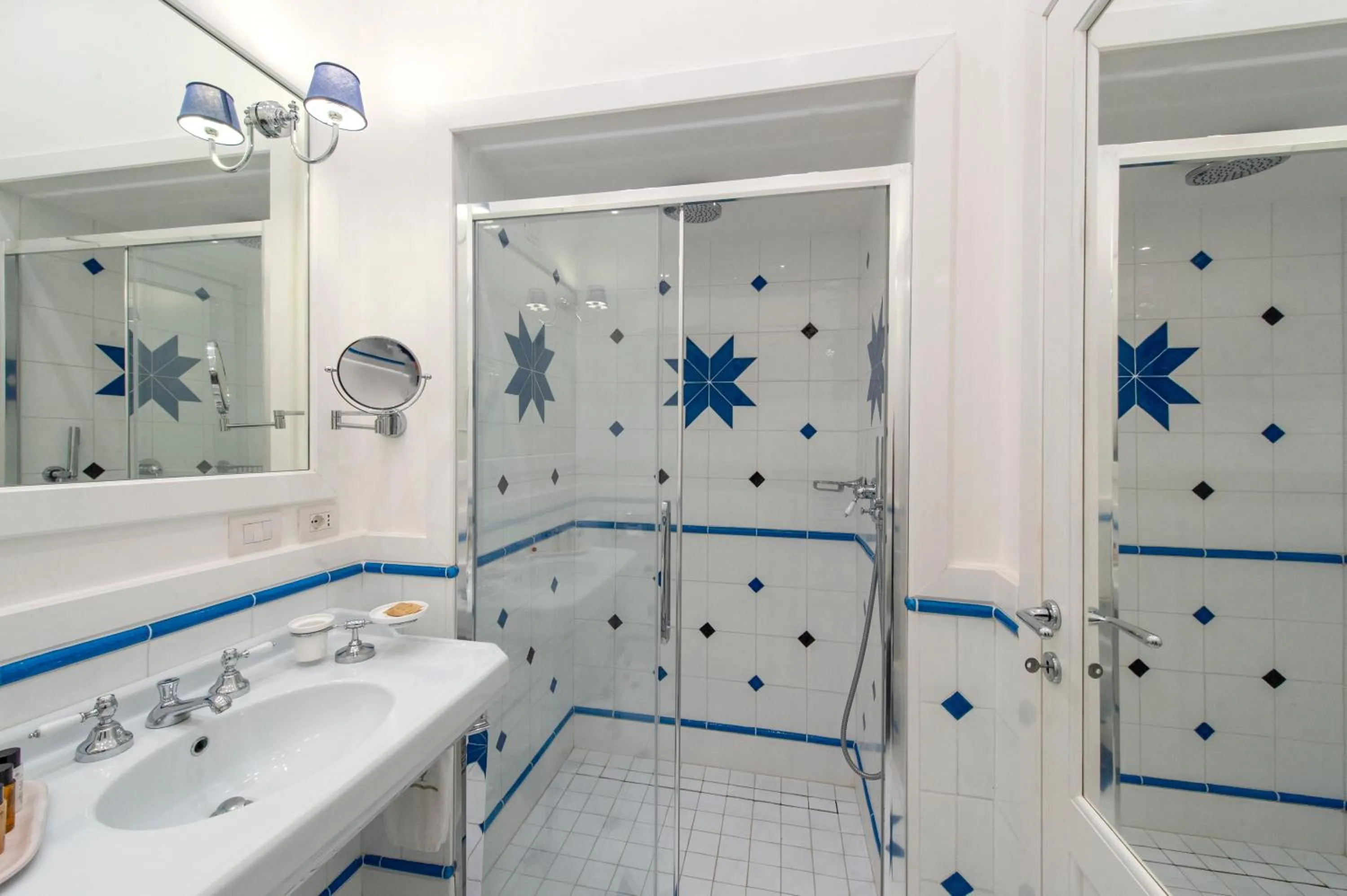 Bathroom in Hotel Onda Verde