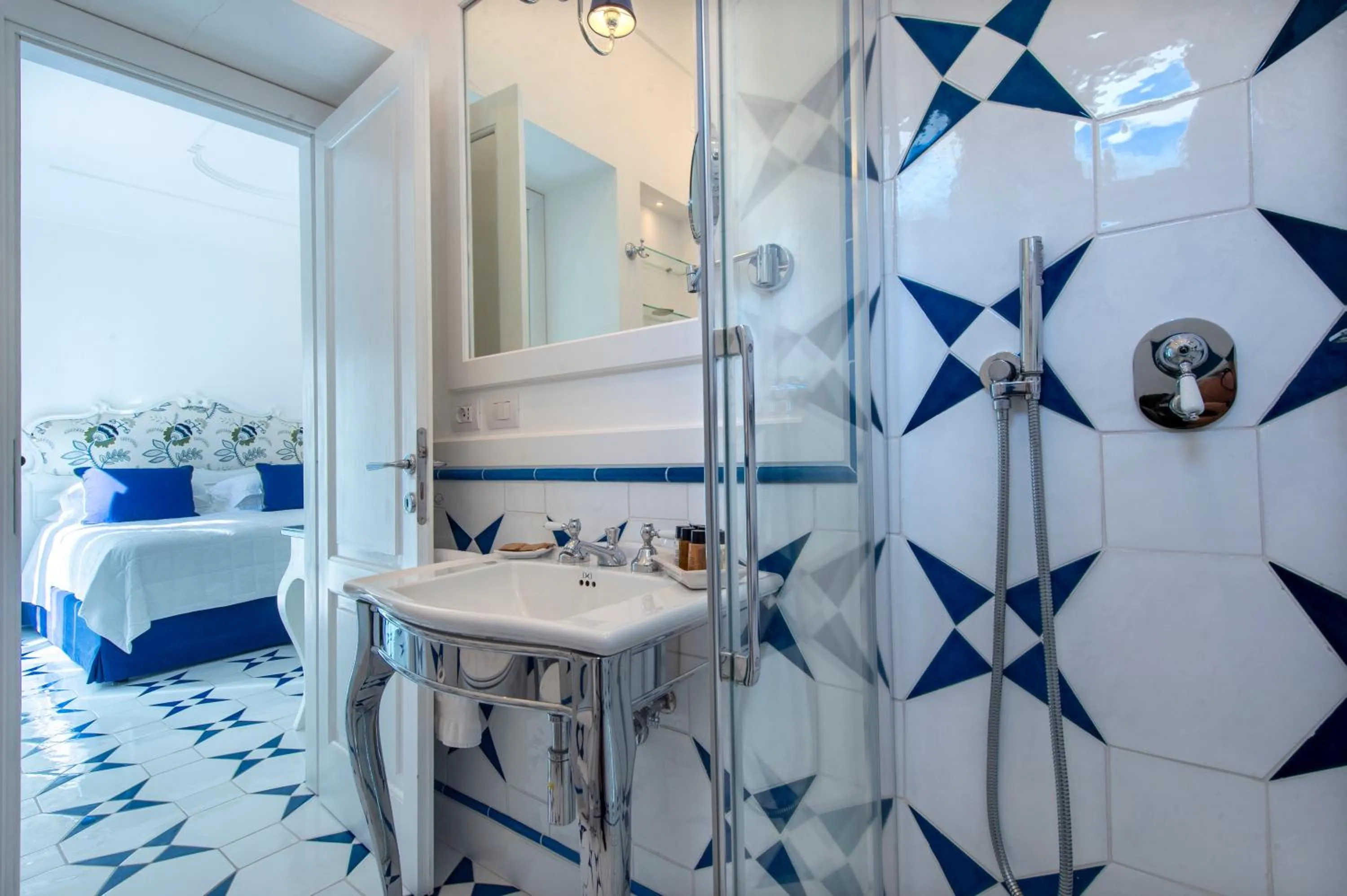 Bathroom in Hotel Onda Verde