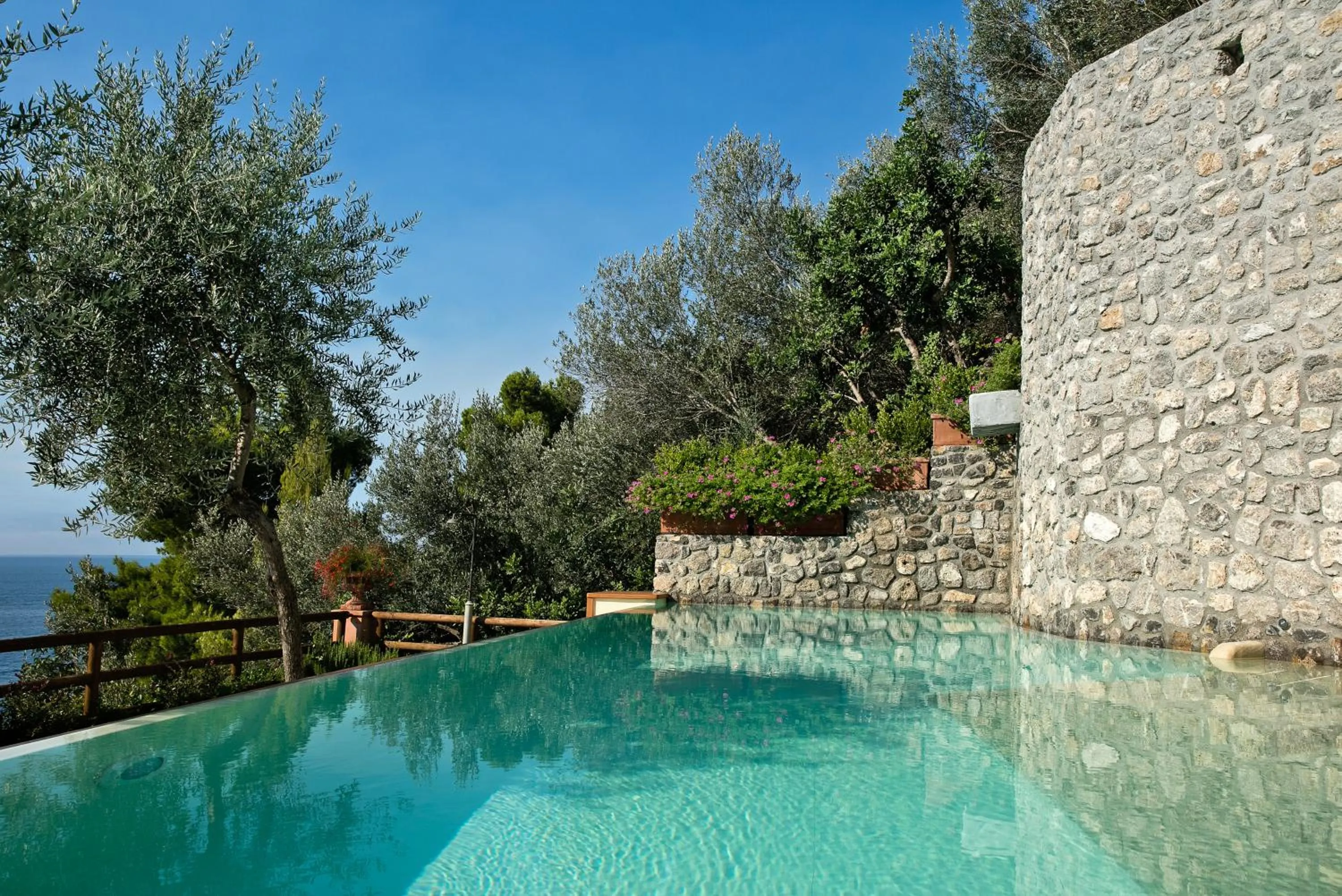 Swimming pool in Hotel Onda Verde