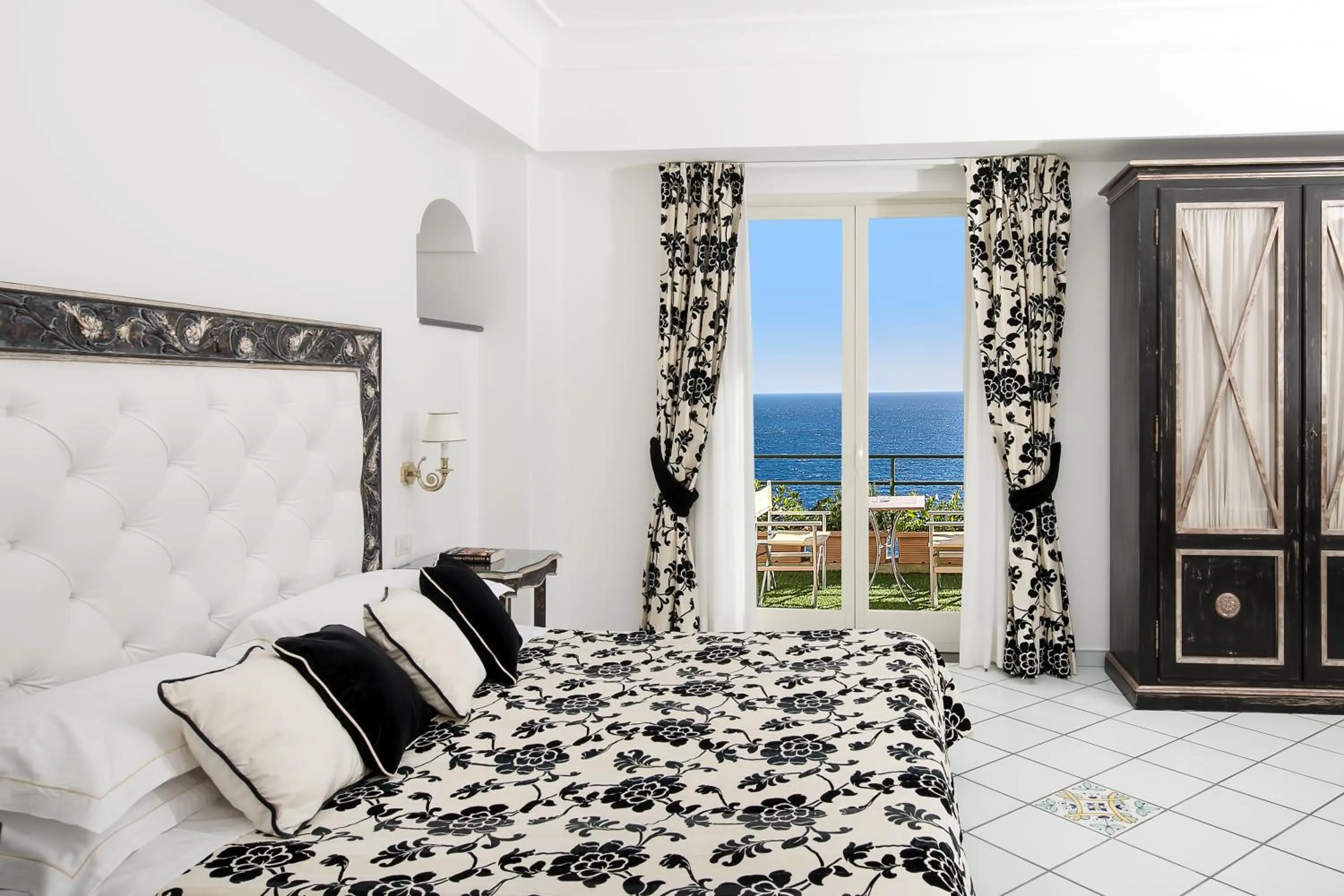 Balcony/Terrace, Bed in Hotel Onda Verde