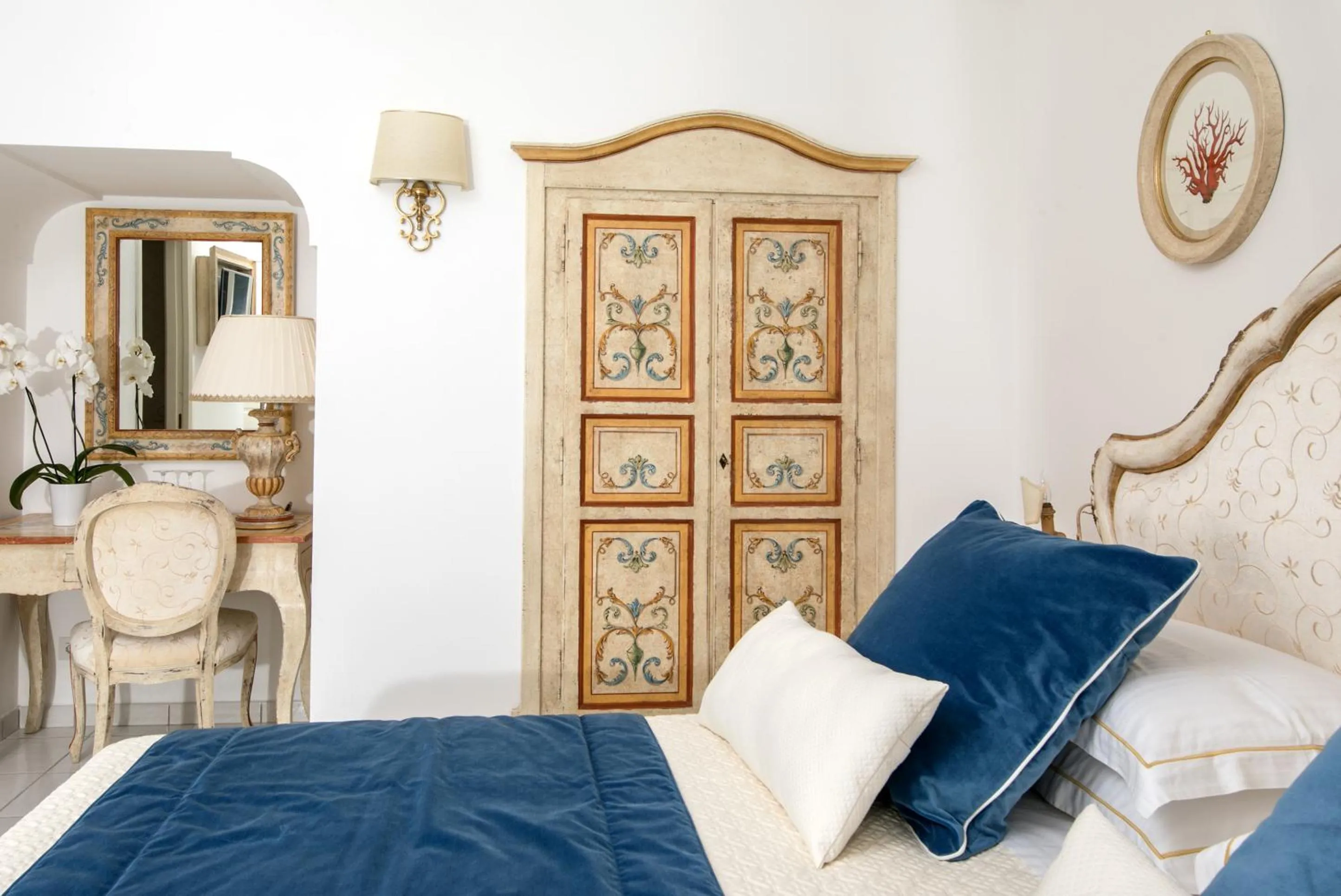 Decorative detail, Bed in Hotel Onda Verde