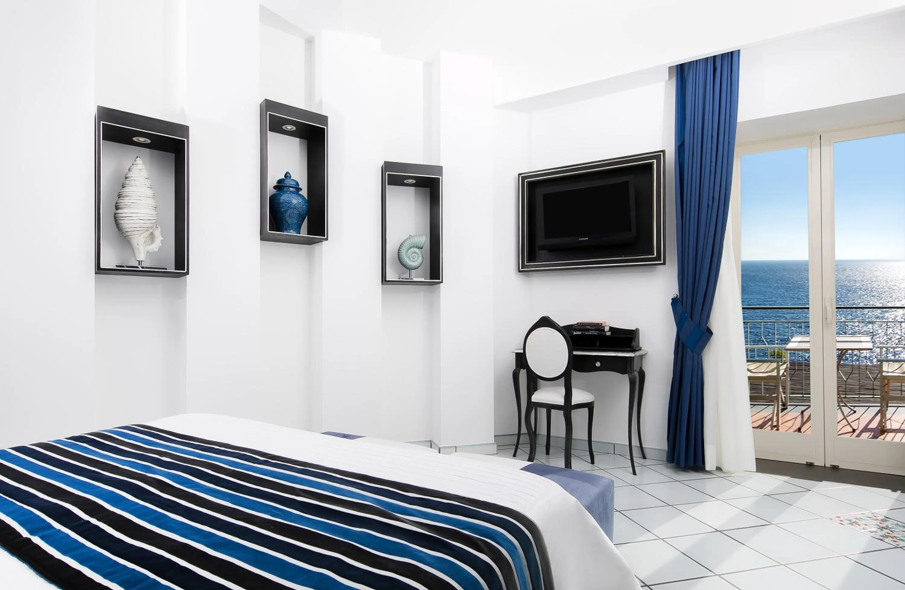 Balcony/Terrace, Bed in Hotel Onda Verde