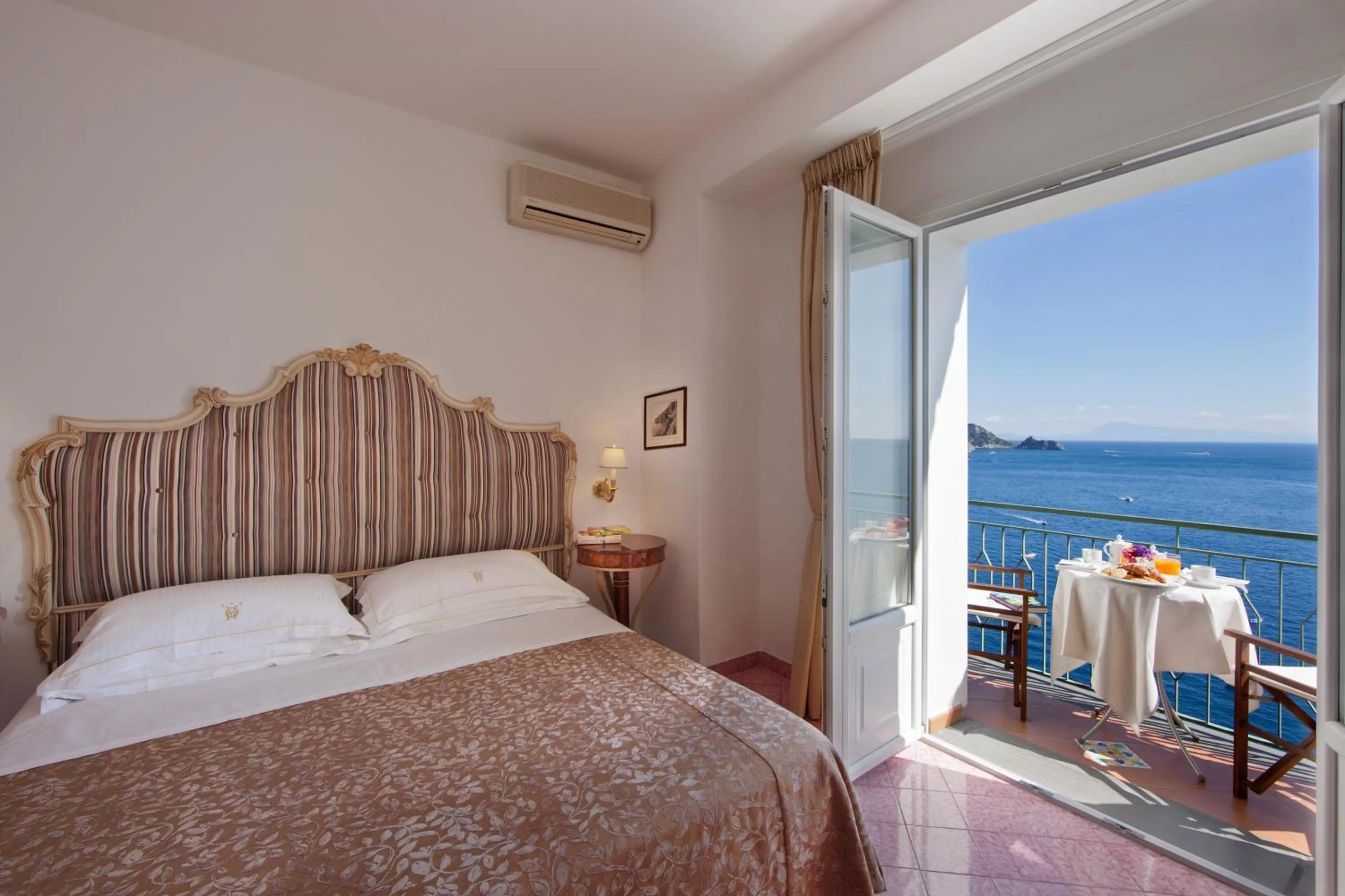 Balcony/Terrace, Bed in Hotel Onda Verde