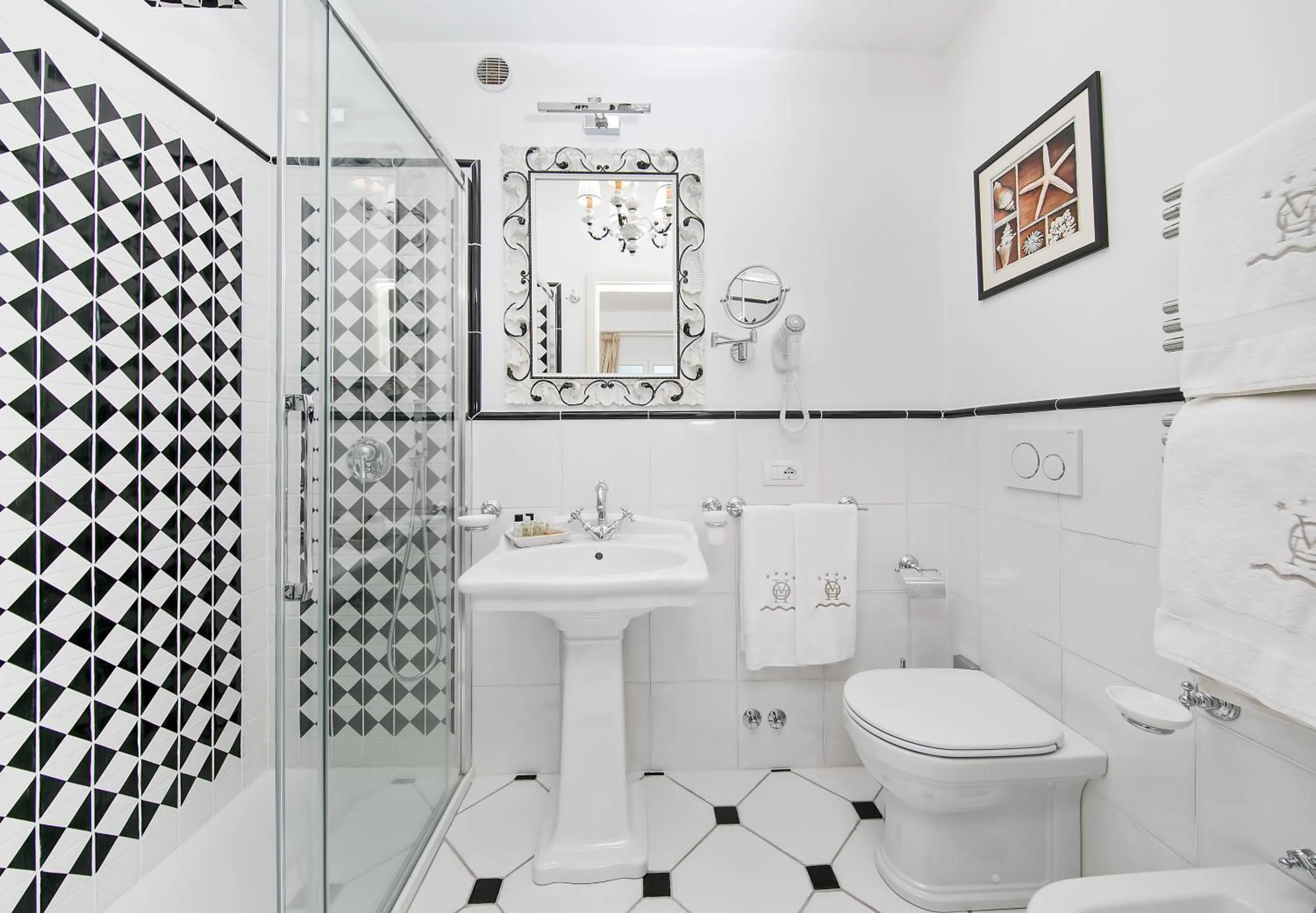 Bathroom in Hotel Onda Verde