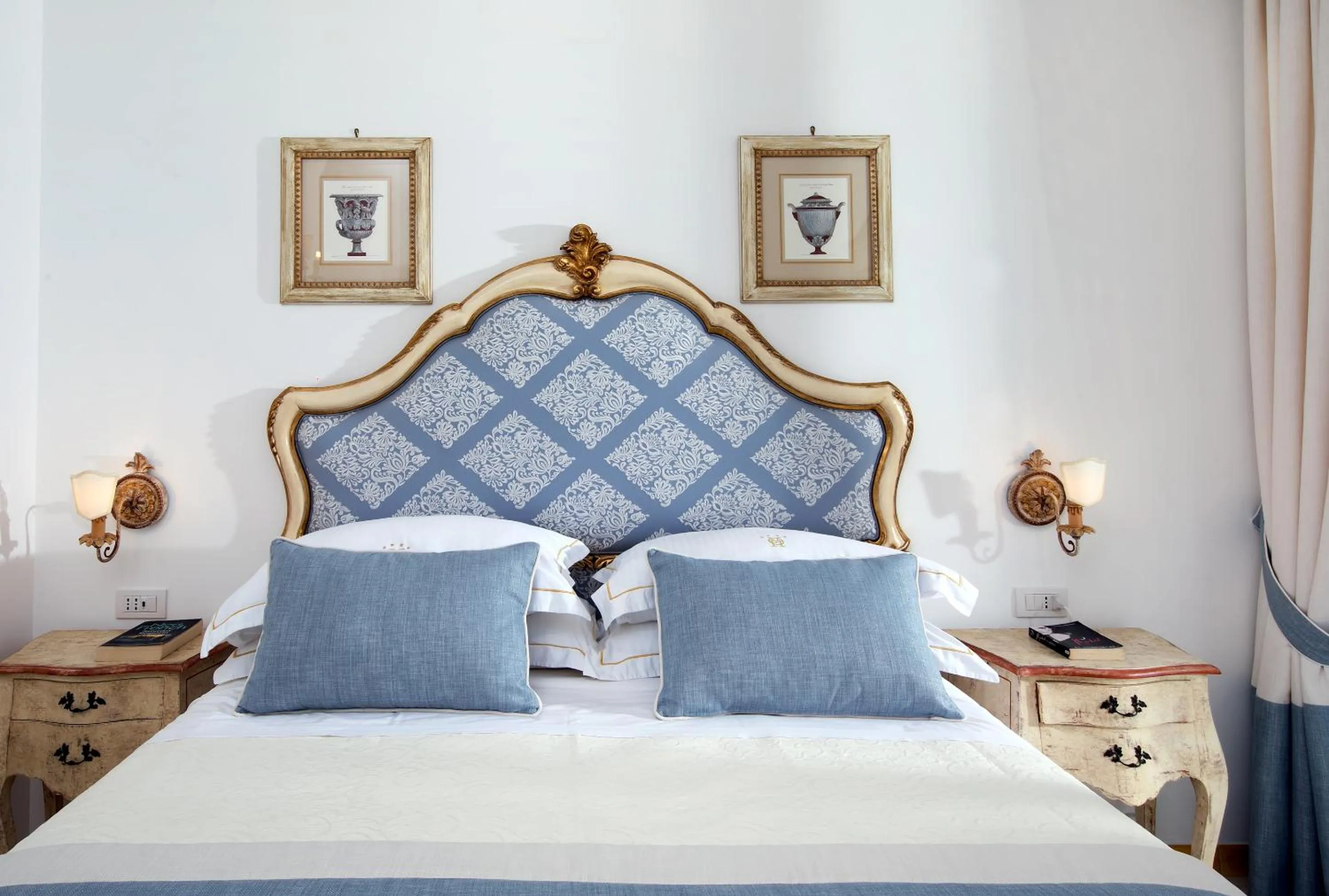 Decorative detail, Bed in Hotel Onda Verde