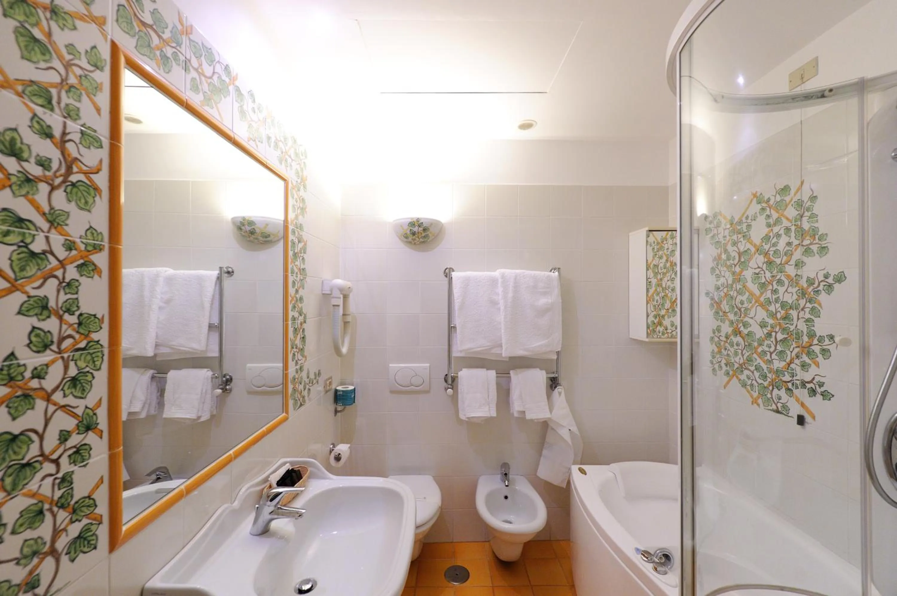 Shower in Hotel La Bussola