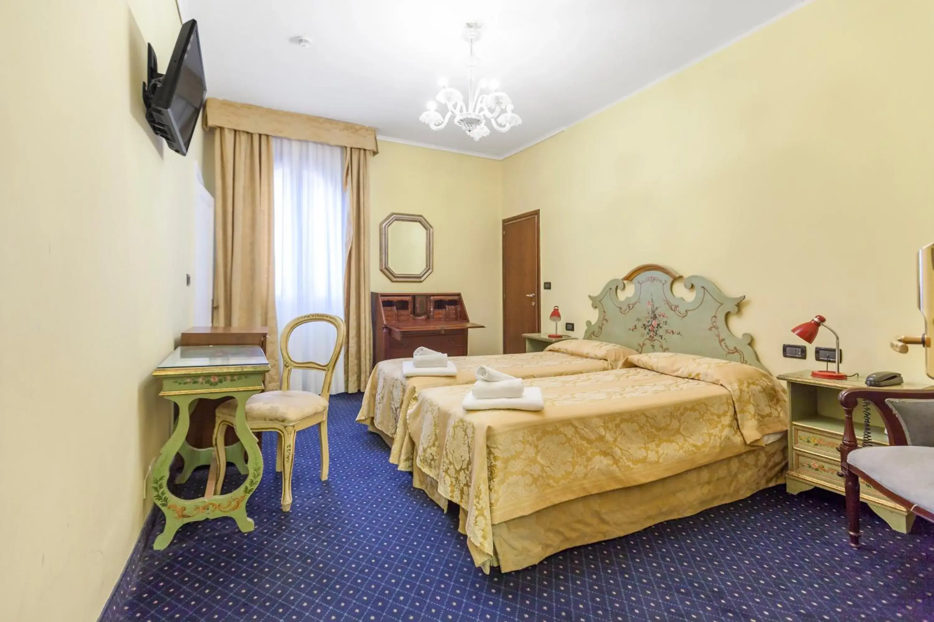 Superior Double or Twin Room in Hotel Malibran Superior Double or Twin Room in Hotel Malibran
