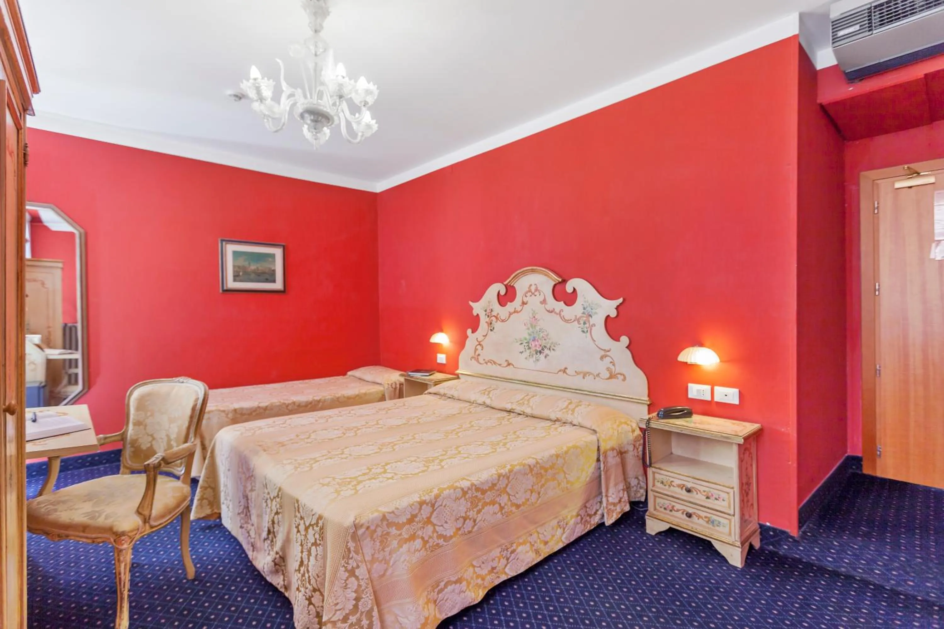 Photo of the whole room, Bed in Hotel Malibran