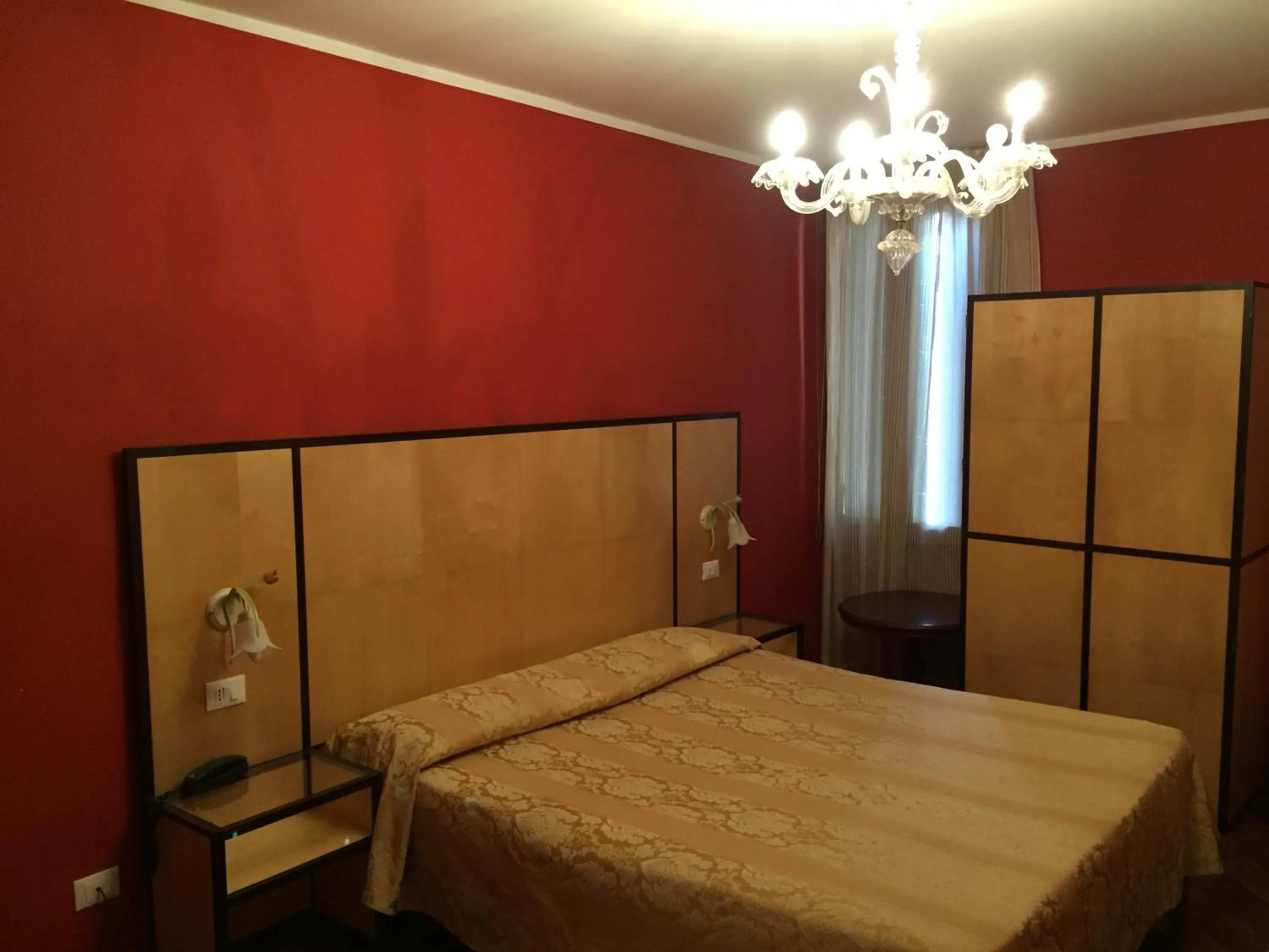 Photo of the whole room, Bed in Hotel Malibran