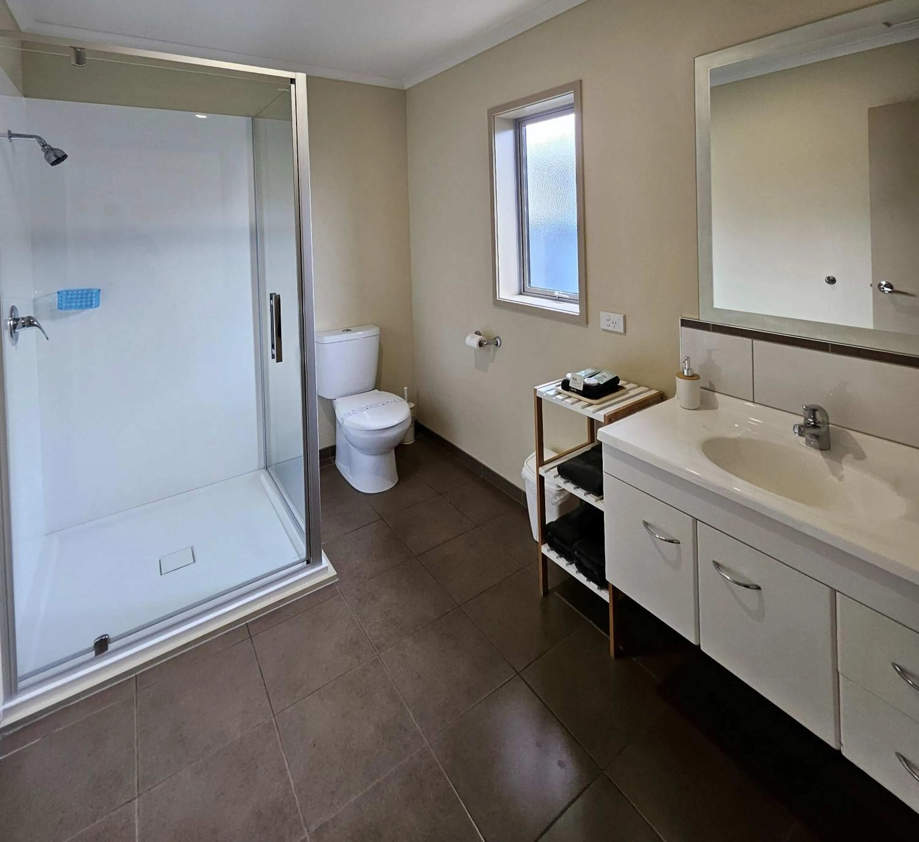 Shower in Scenicland Motels