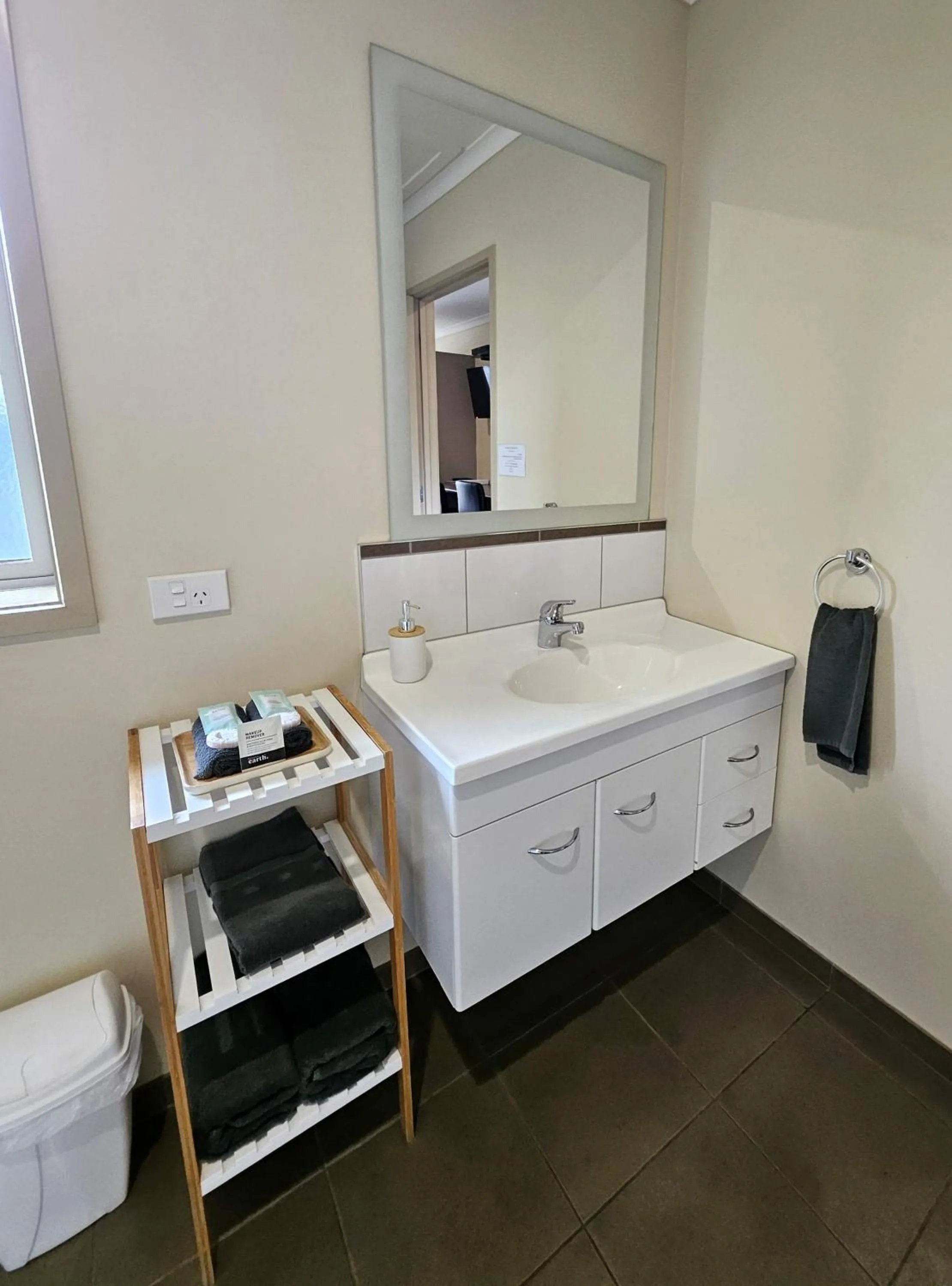 Bathroom in Scenicland Motels