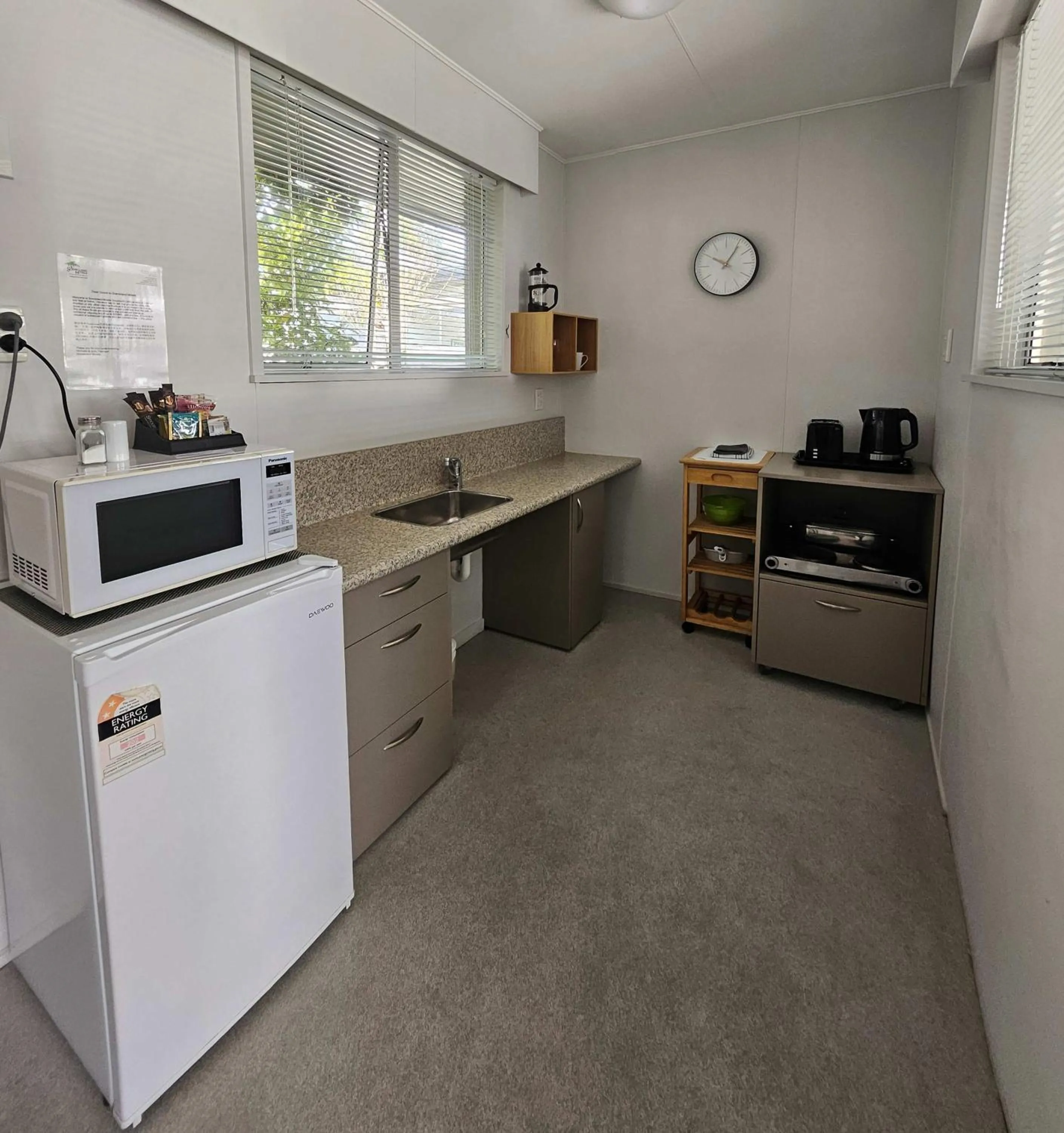 microwave in Scenicland Motels