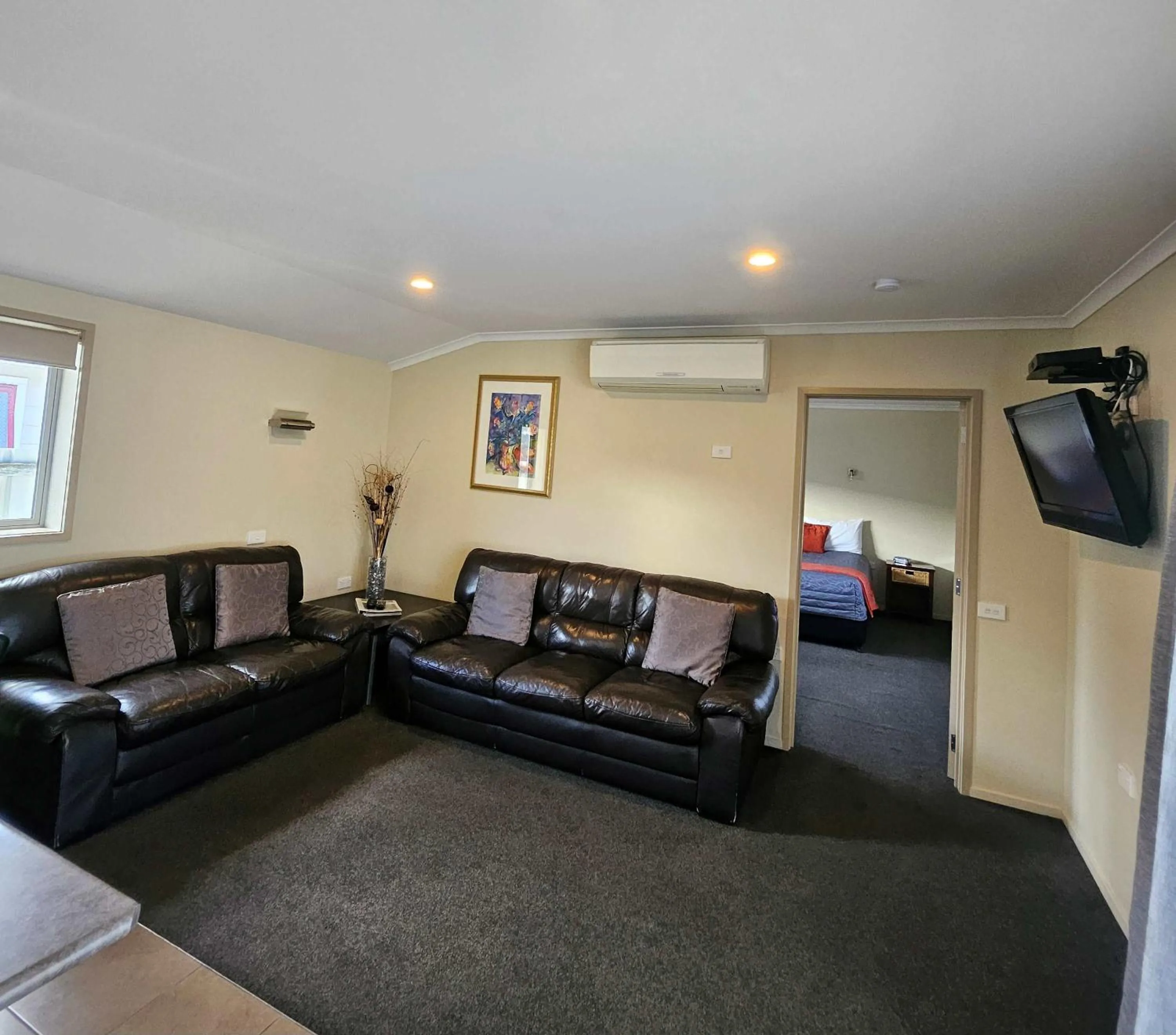 TV and multimedia in Scenicland Motels