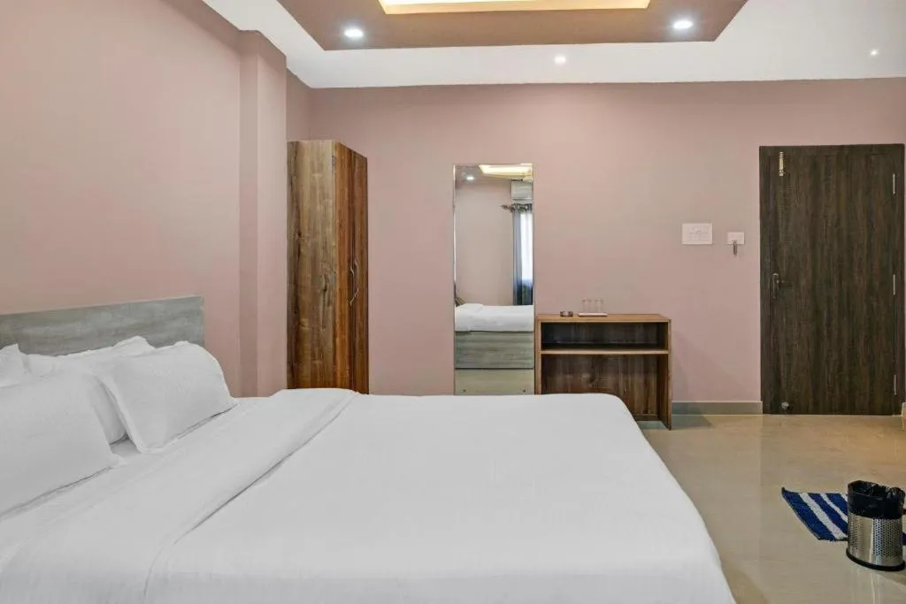 Bed in SILVER REGENCY