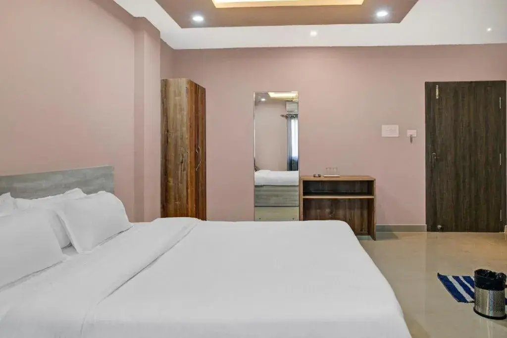 Bed in SILVER REGENCY Bed in SILVER REGENCY