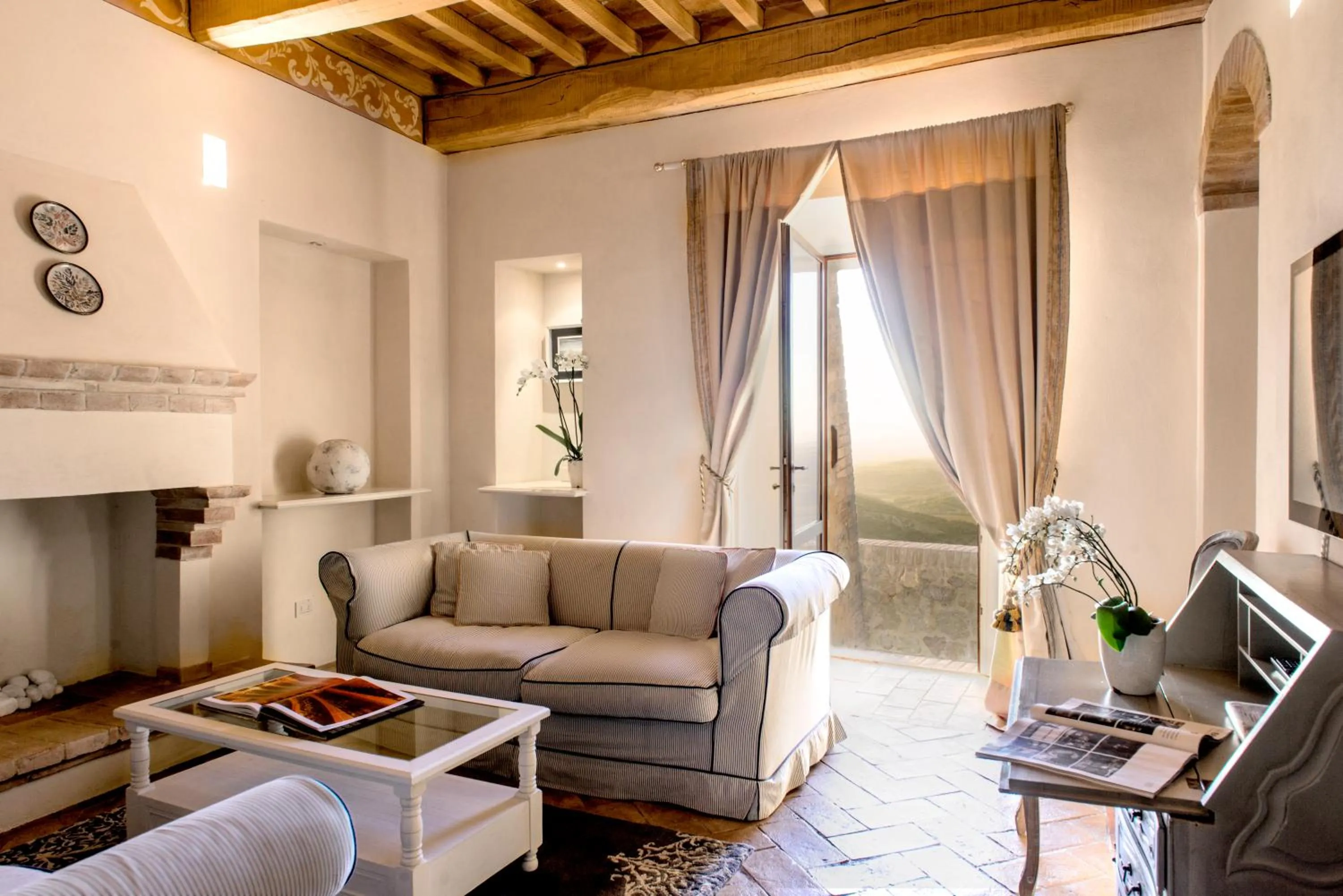 TV and multimedia in Castello di Velona Resort, Thermal SPA & Winery