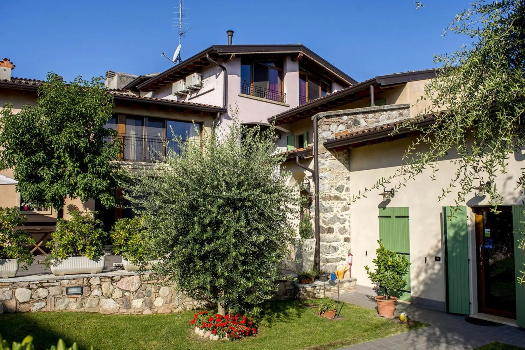 Property building in La Casa del Nonno