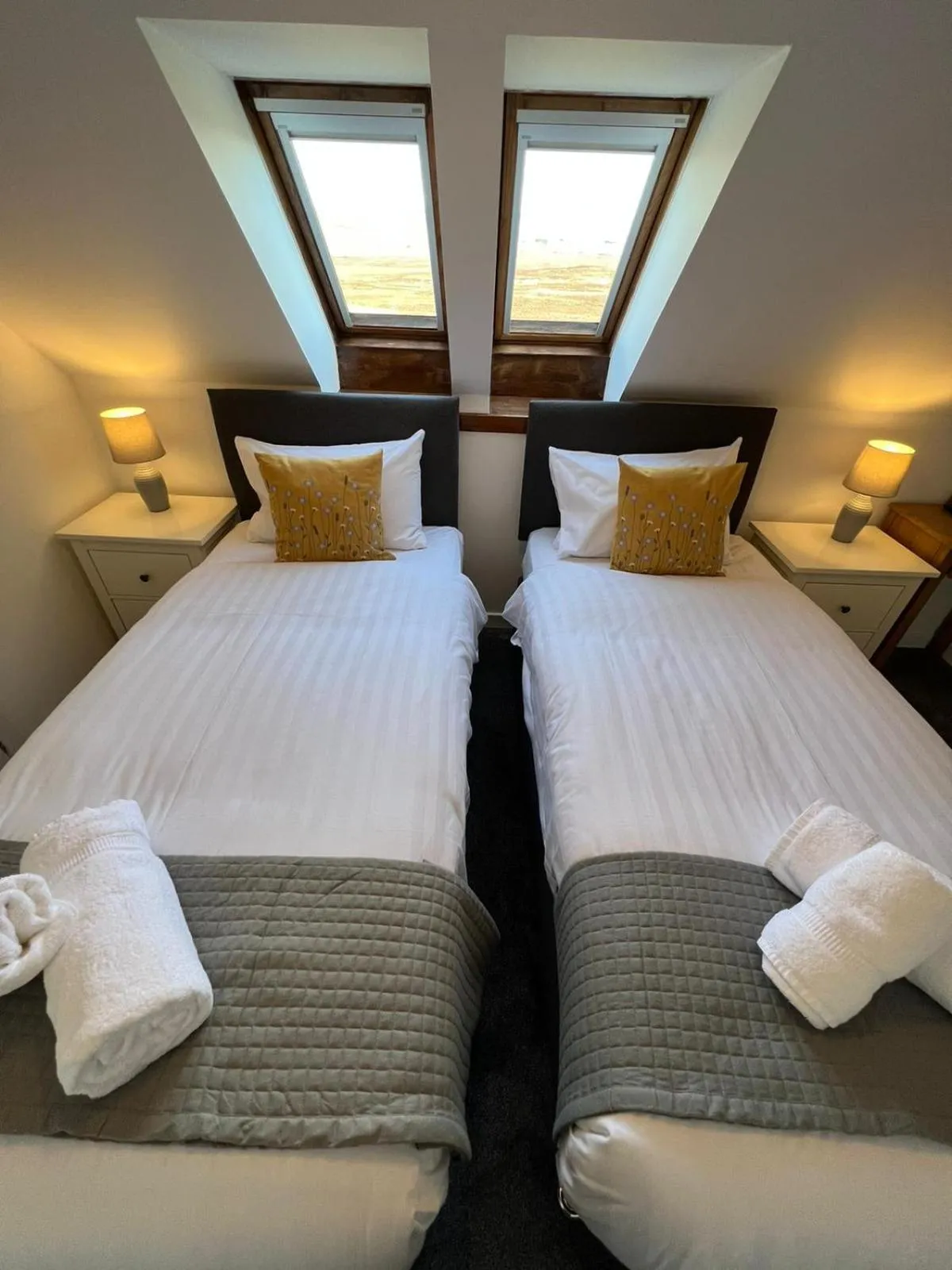 Bed in The Red Red Robin Cottage