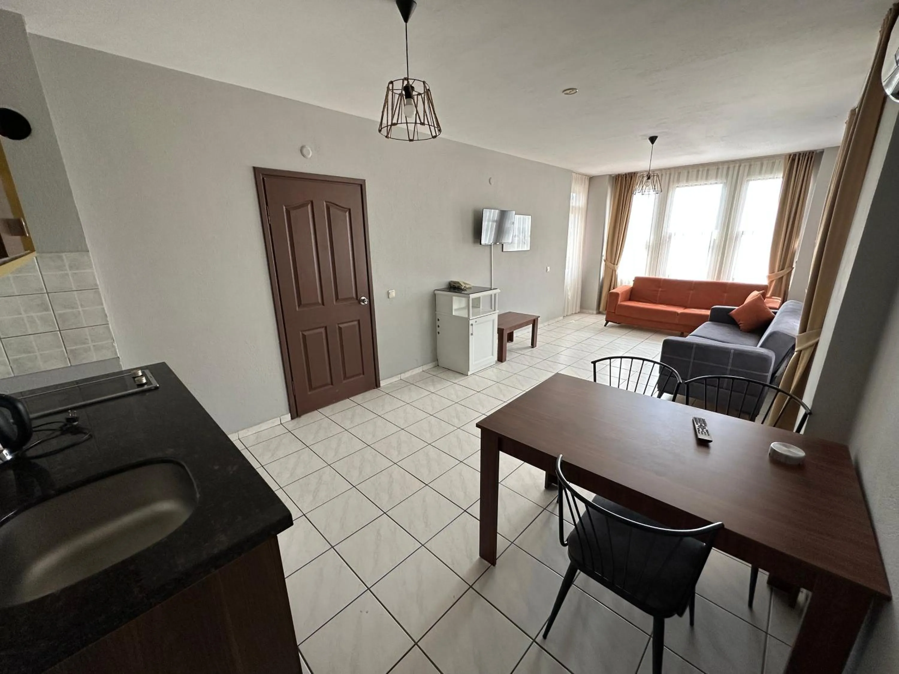 TV and multimedia in Maren City Apart Hotel