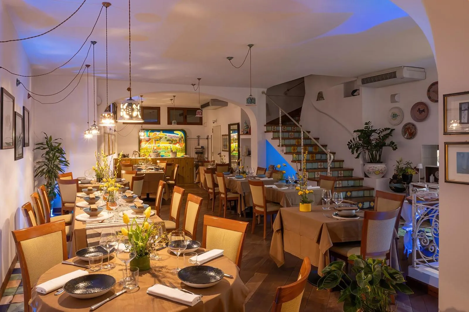 Restaurant/places to eat in Hotel Su Barchile