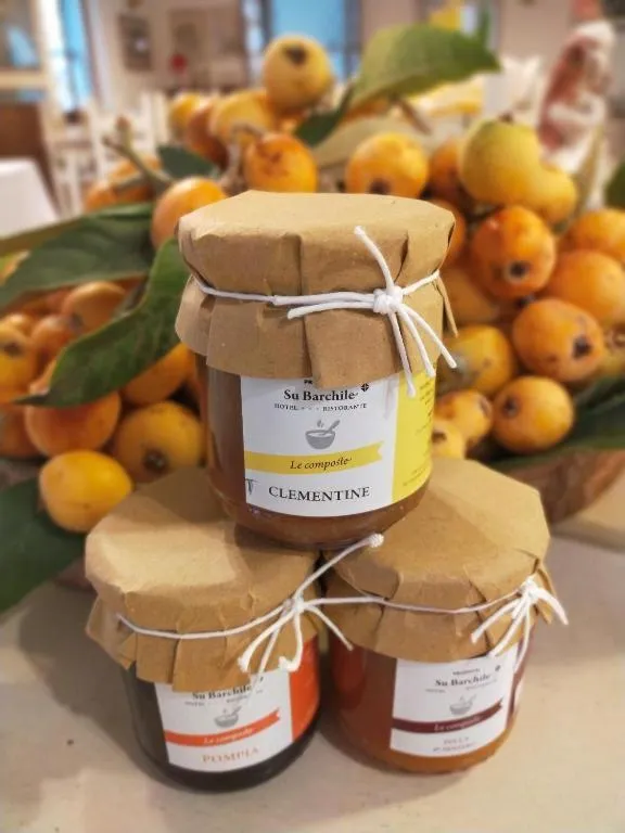 Food in Hotel Su Barchile