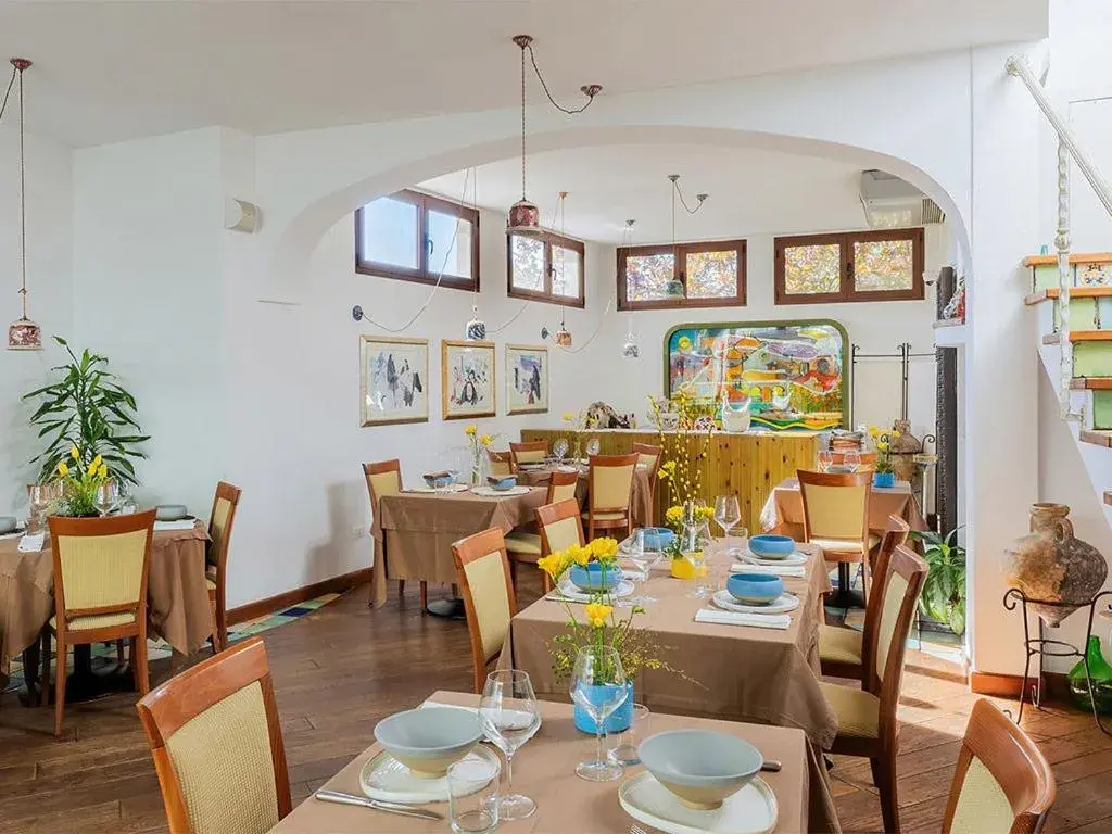 Restaurant/places to eat in Hotel Su Barchile Restaurant/places to eat in Hotel Su Barchile