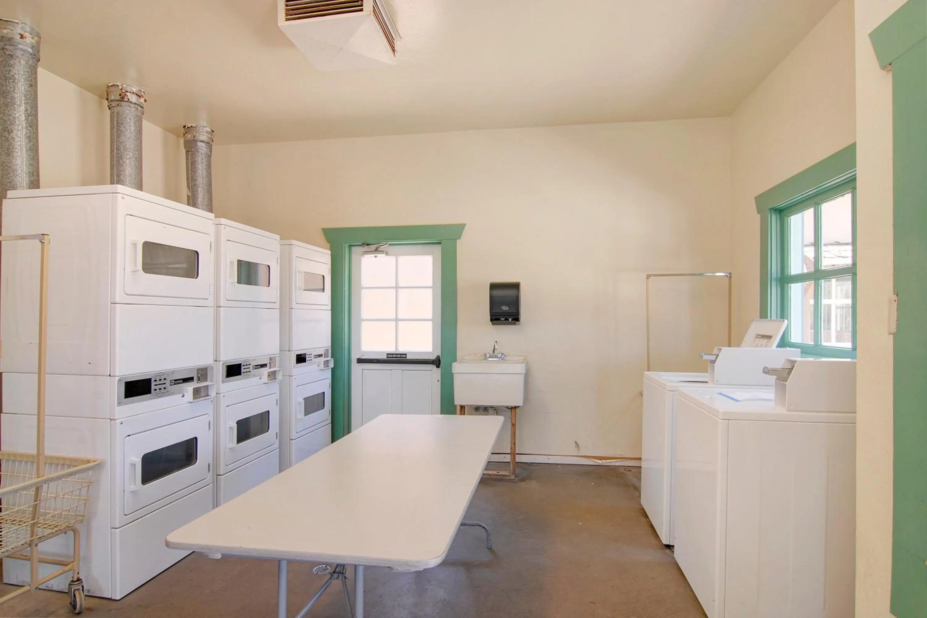 Area and facilities in Palm Canyon Hotel and RV Resort