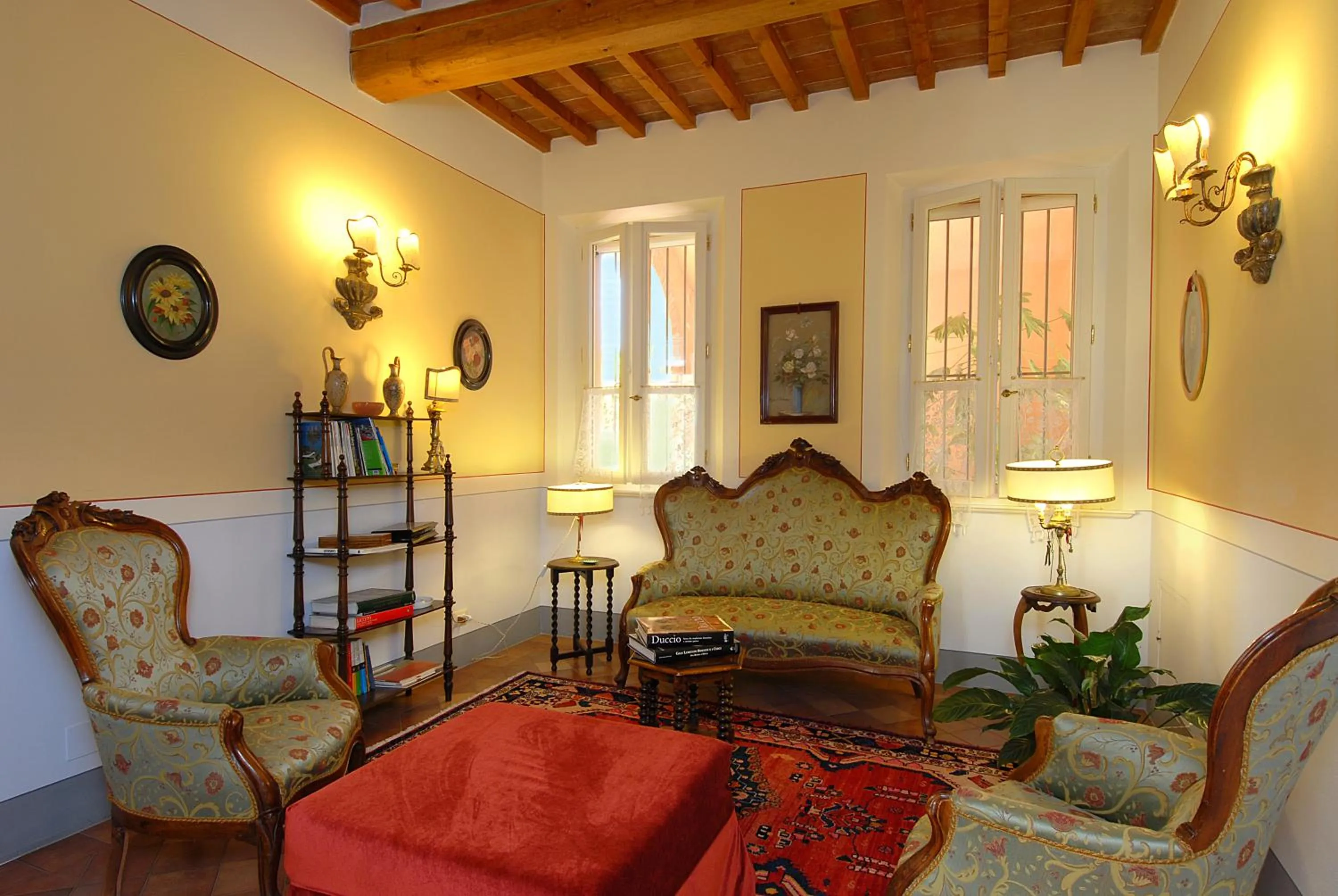 Communal lounge/ TV room in Il Rondò Boutique Hotel