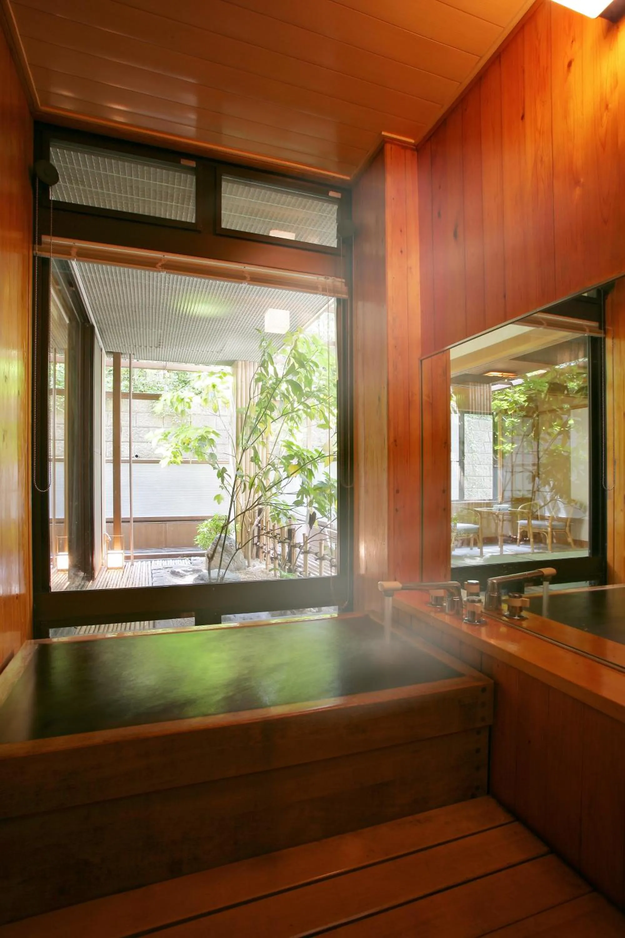 Hot Tub in Hayamakan