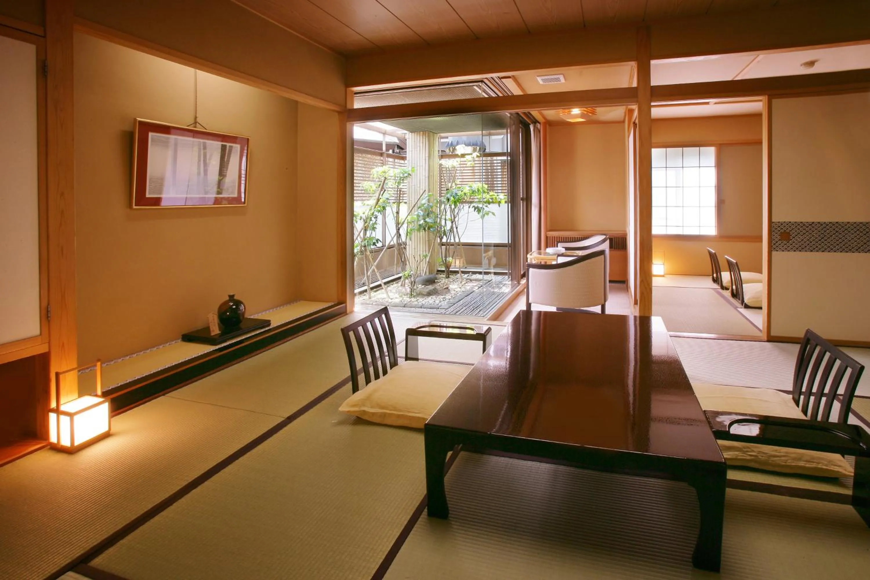 Photo of the whole room in Hayamakan