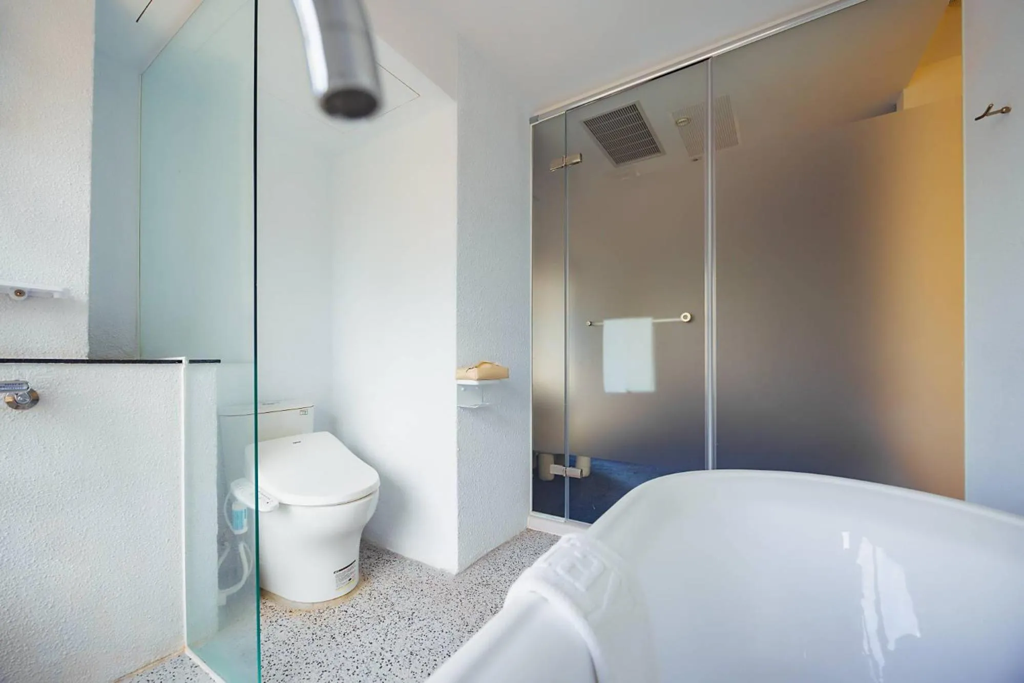 Toilet, Bed in 苓旅松山館 Lininn Tapei Arena