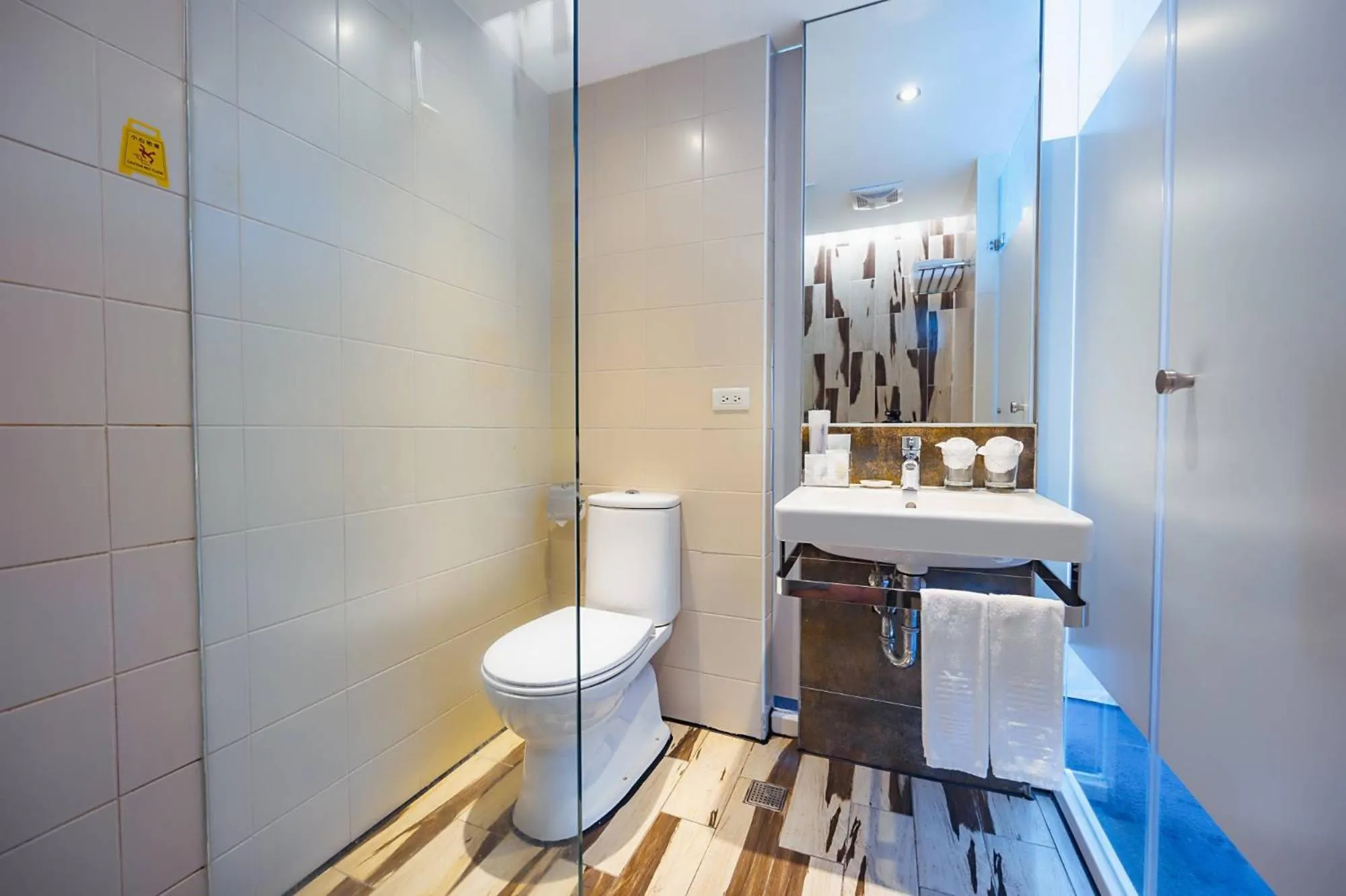 苓旅松山館 Lininn Tapei Arena